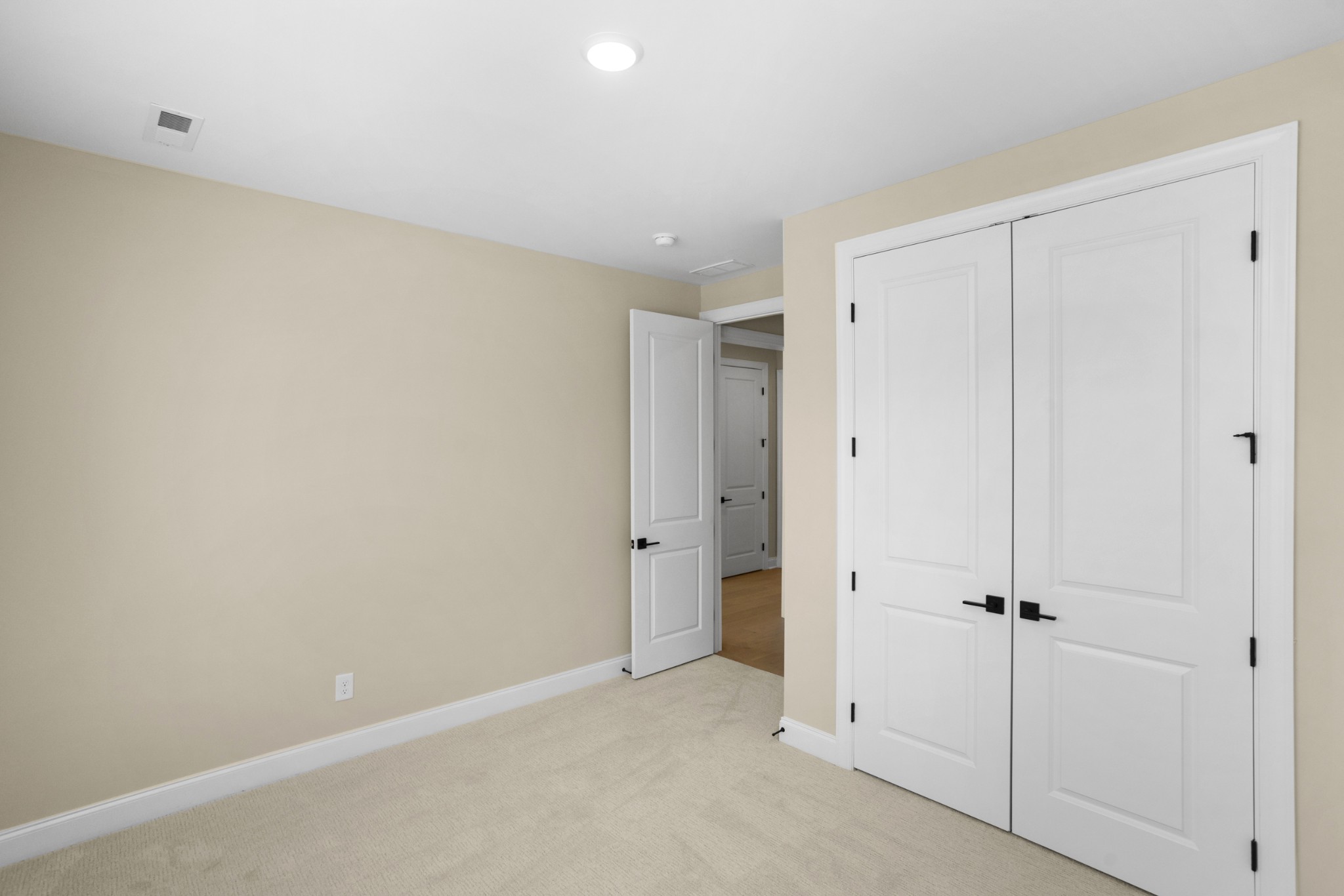 5958 Hunt Valley Drive Property Photo 8