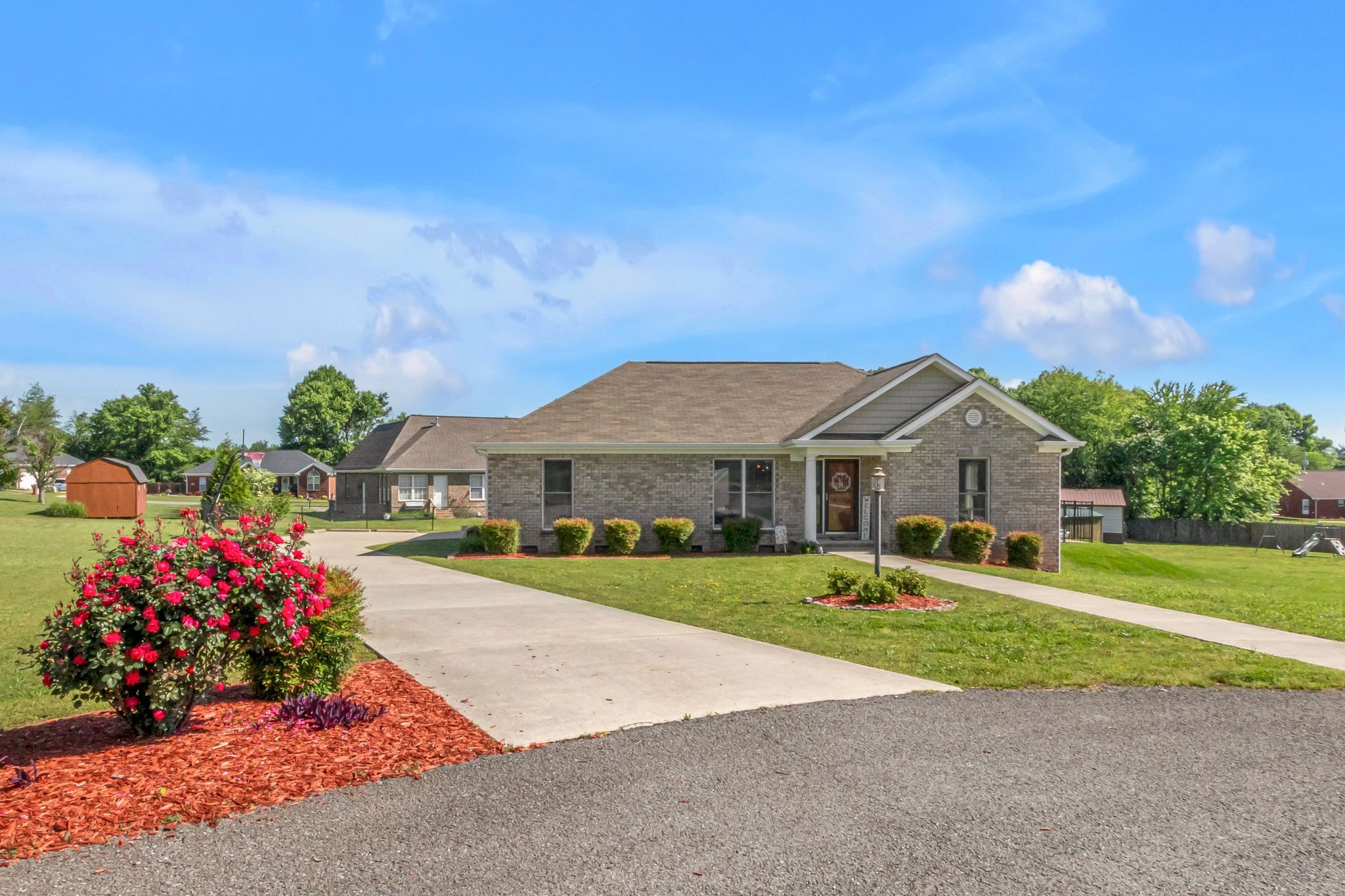102 Oak Point Cir Property Photo 1