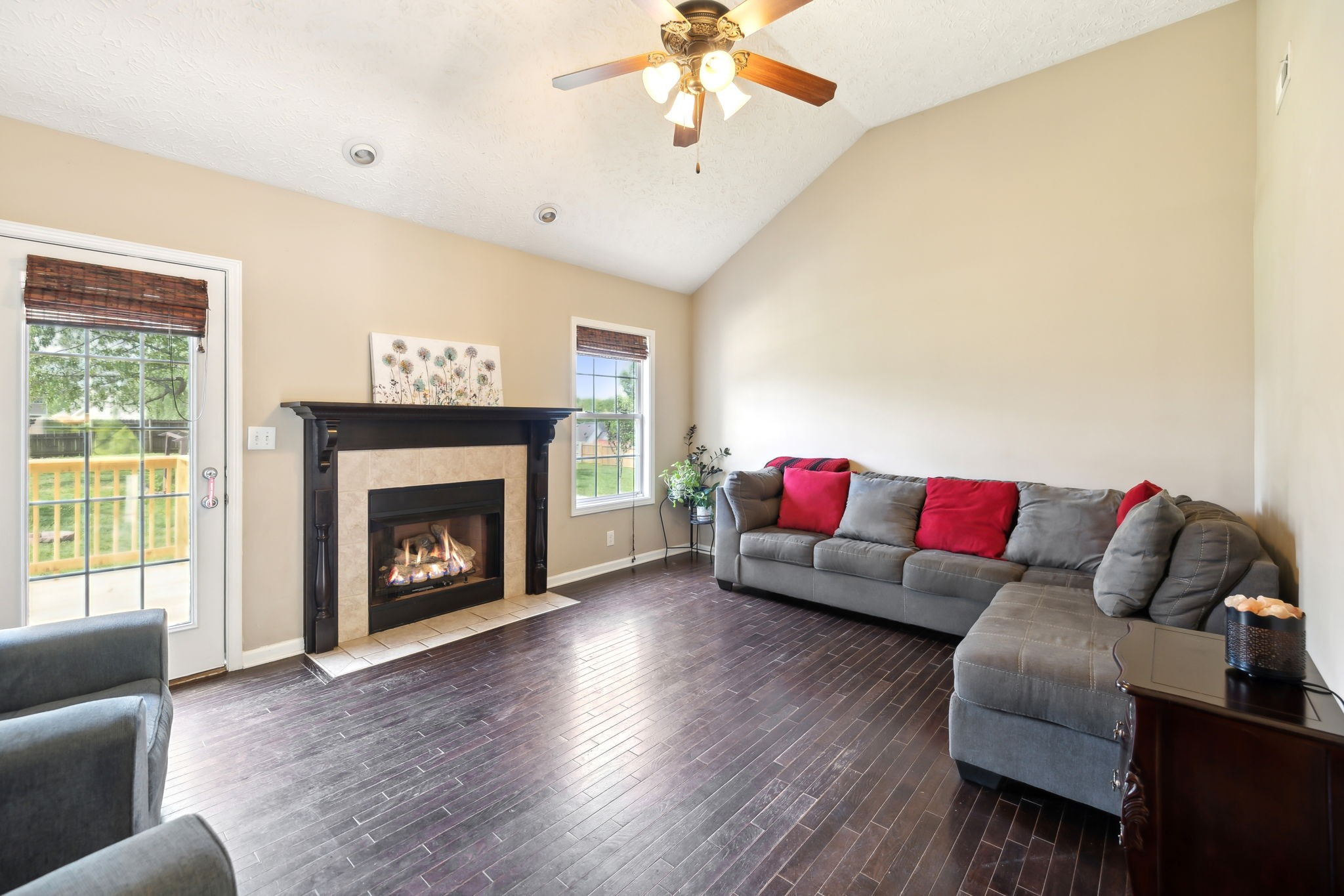 1633 Broad Cir Property Photo 3