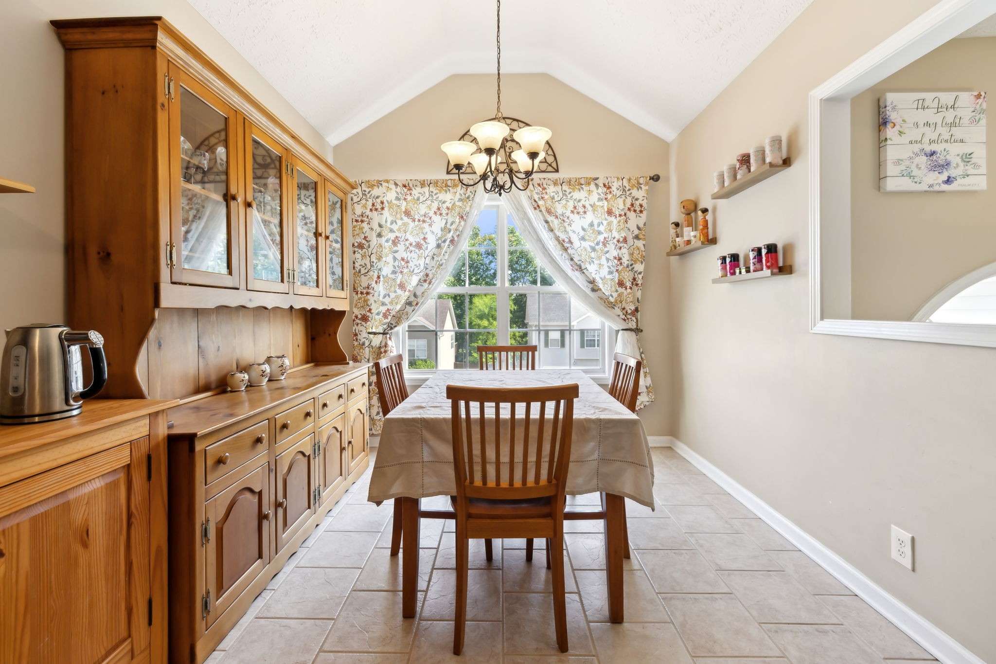 1633 Broad Cir Property Photo 8