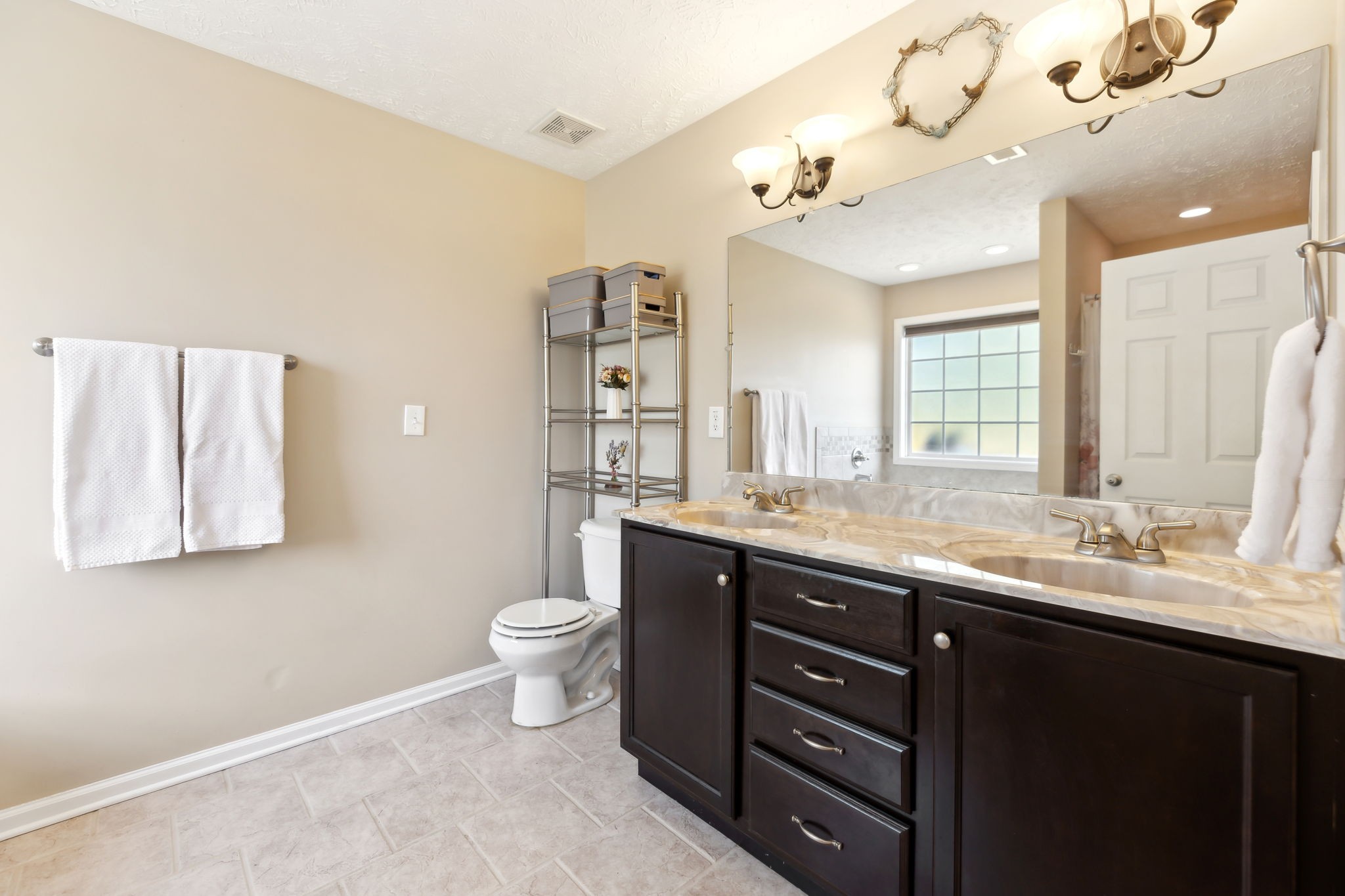 1633 Broad Cir Property Photo 21