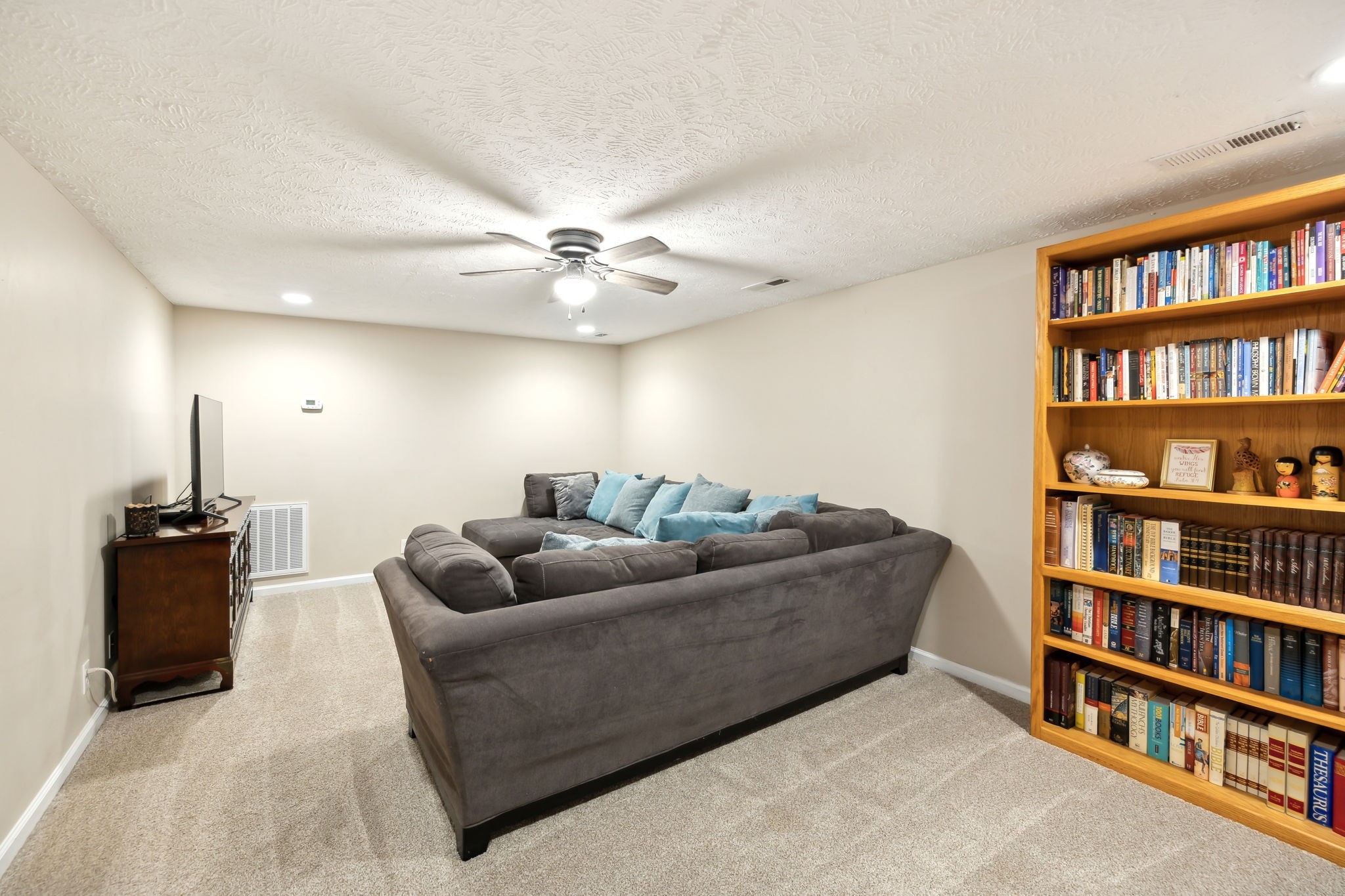 1633 Broad Cir Property Photo 29