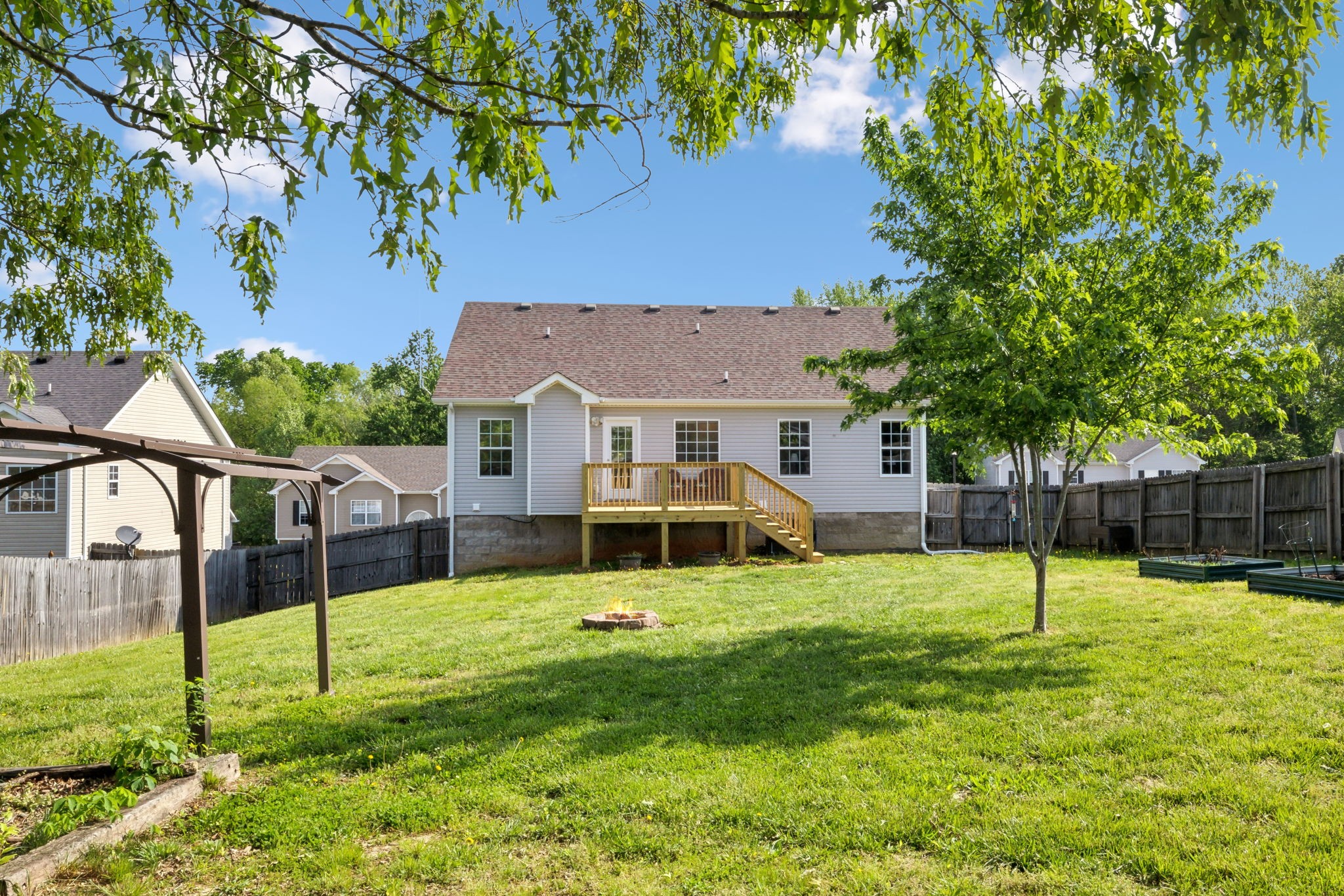 1633 Broad Cir Property Photo 38