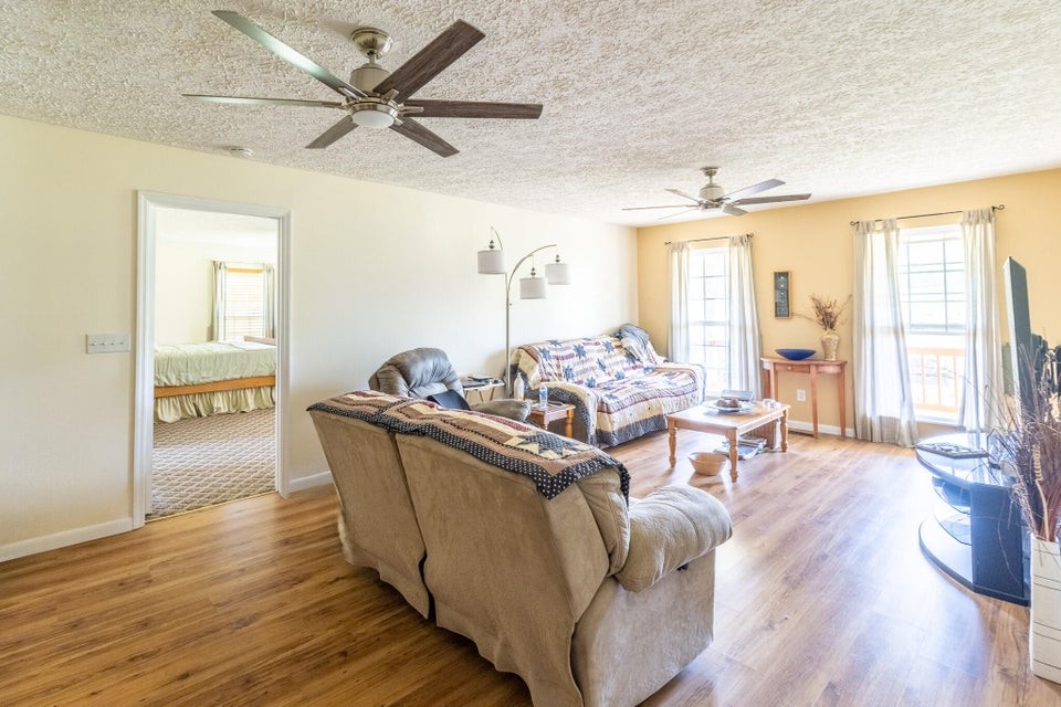7511 Upper East Valley Rd Property Photo 12
