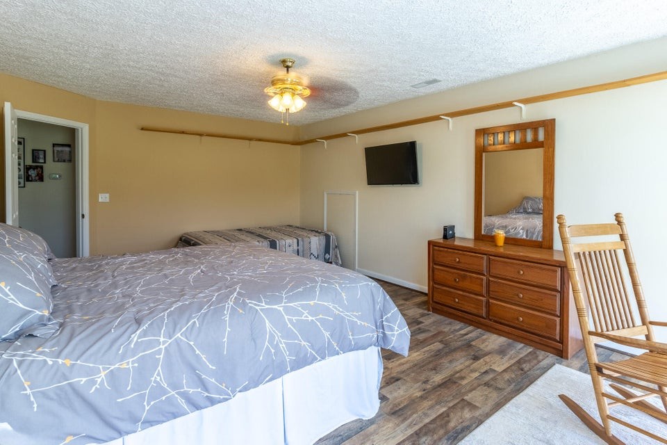 7511 Upper East Valley Rd Property Photo 28
