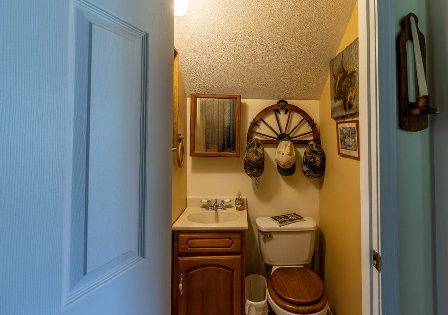 7511 Upper East Valley Rd Property Photo 37
