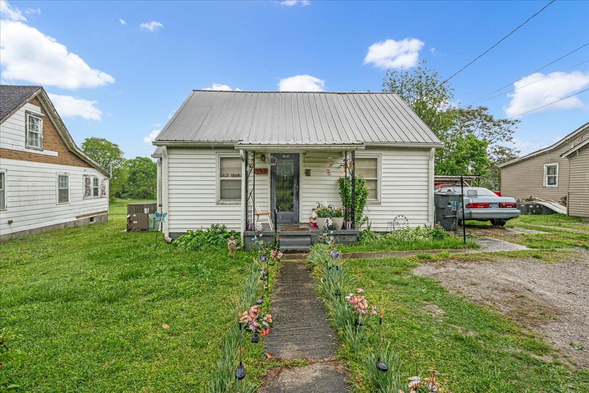 215 Towles Ave Property Photo 1