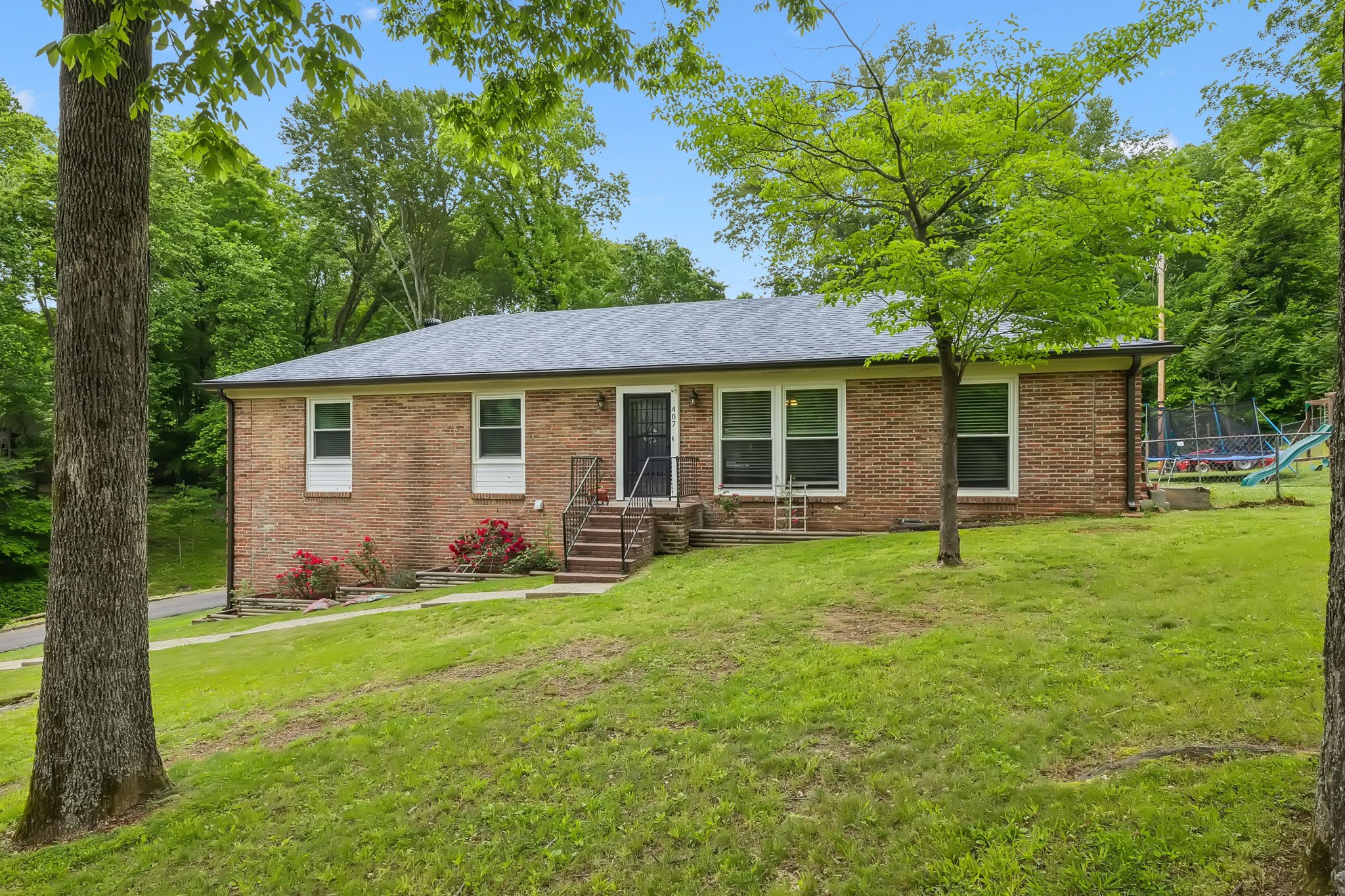 407 Sugar Tree Dr Property Photo 3