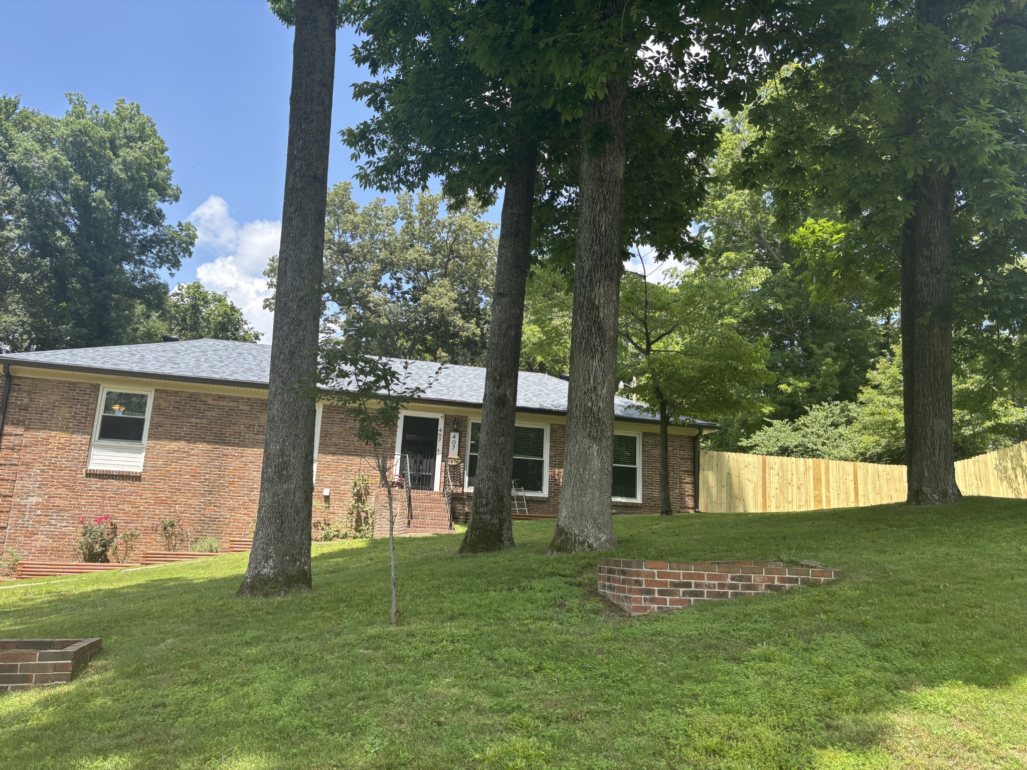 407 Sugar Tree Dr Property Photo 4