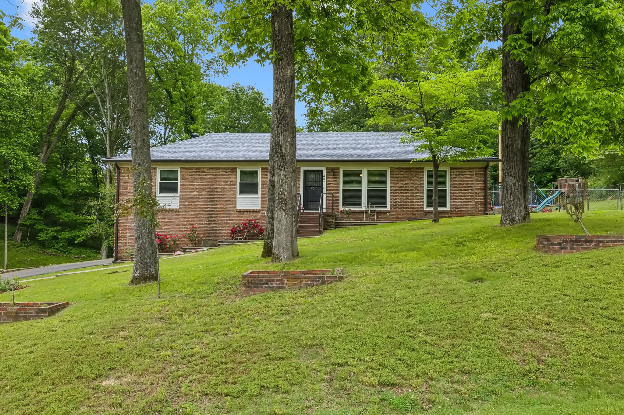 407 Sugar Tree Dr Property Photo 6