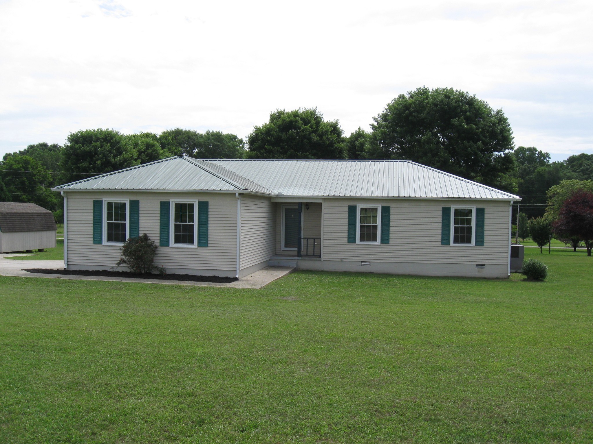 224 Gaines Cir Property Photo