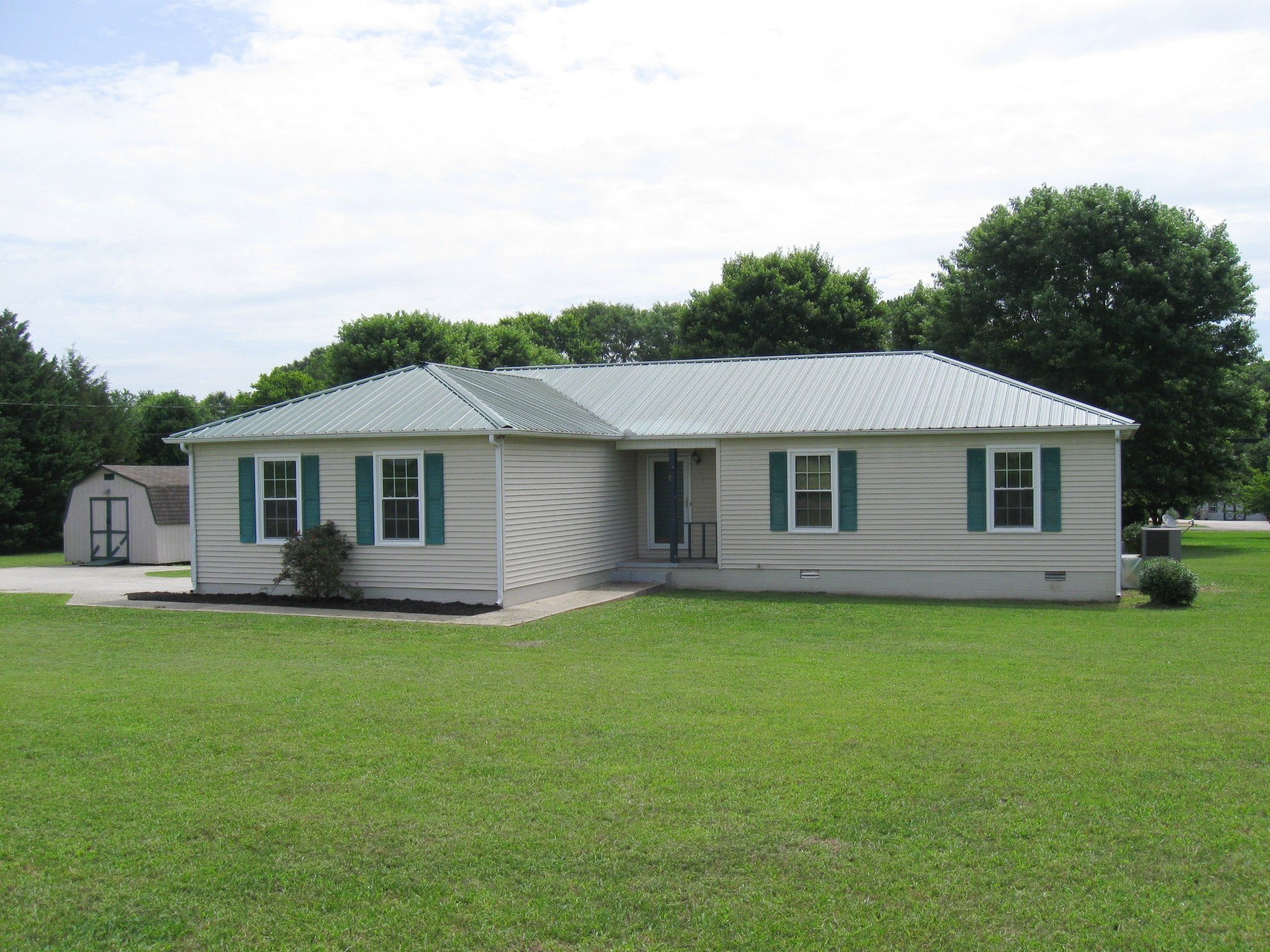 224 Gaines Cir Property Photo 1
