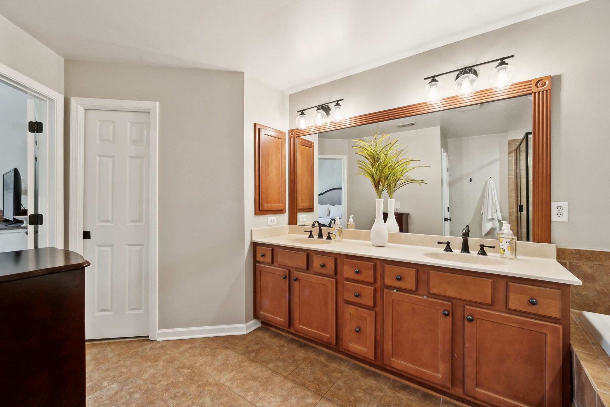 604 Watermark Way Property Photo 13