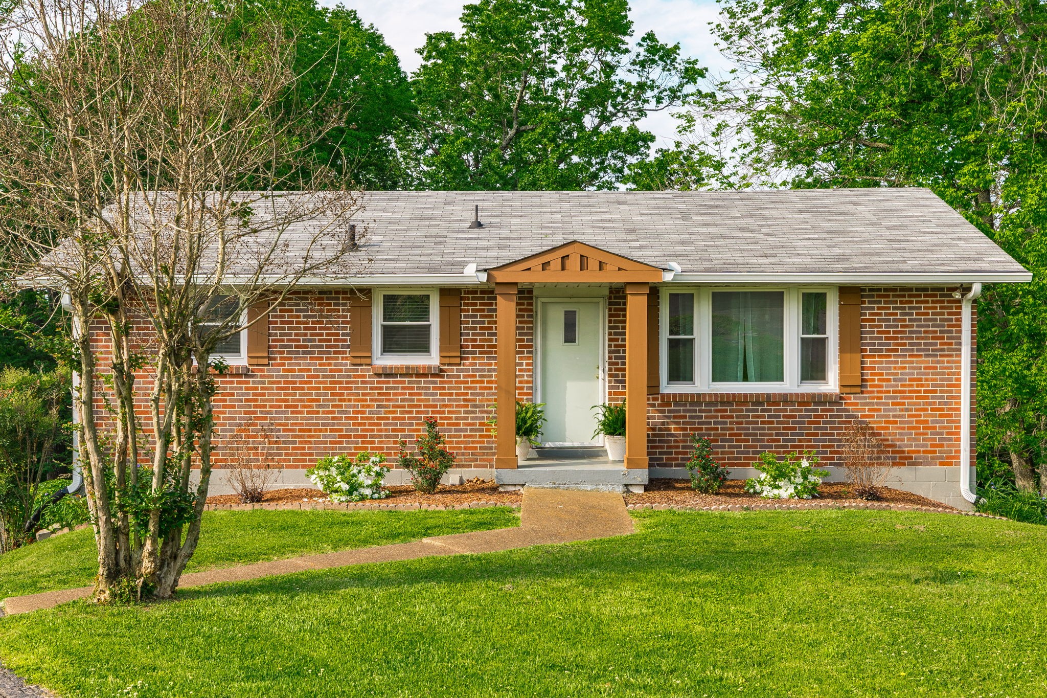 411 Rosehill Ct Property Photo 1