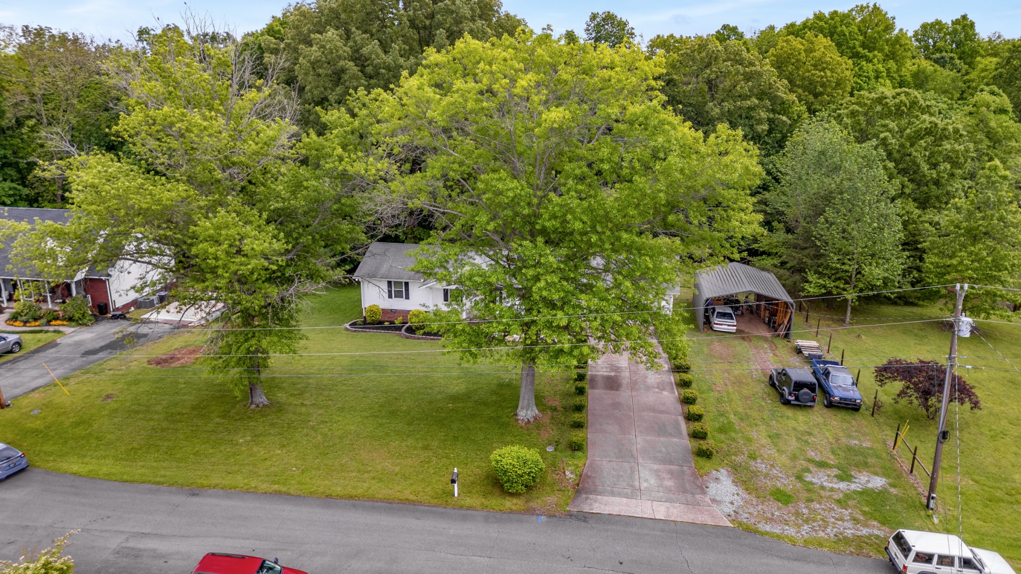 326 Sanders Ln Property Photo 5