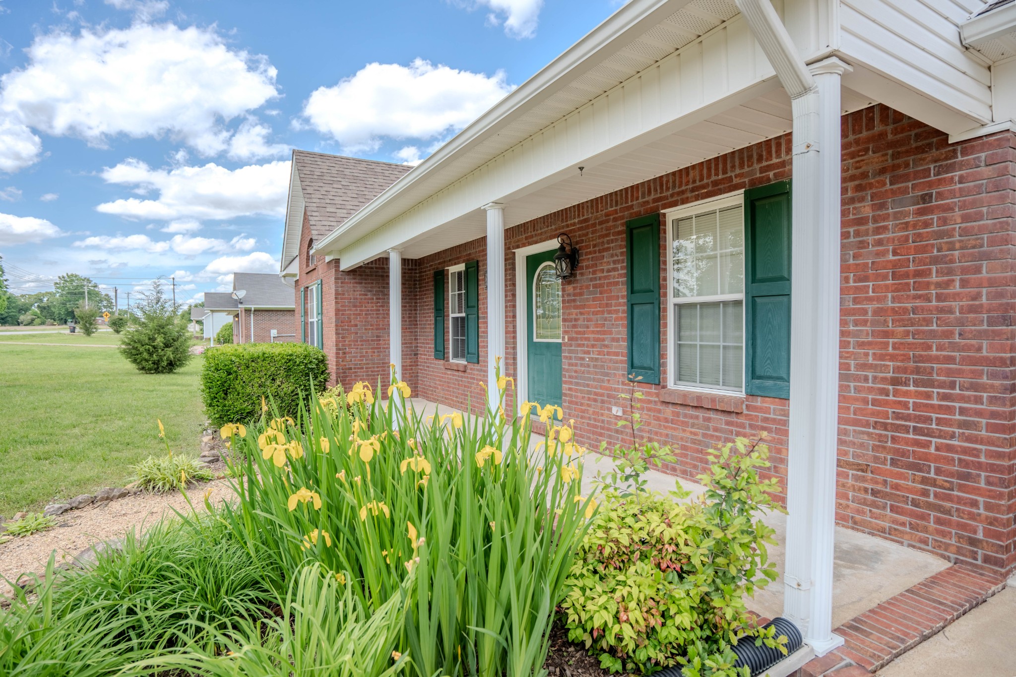 1876 Fall River Rd Property Photo 4