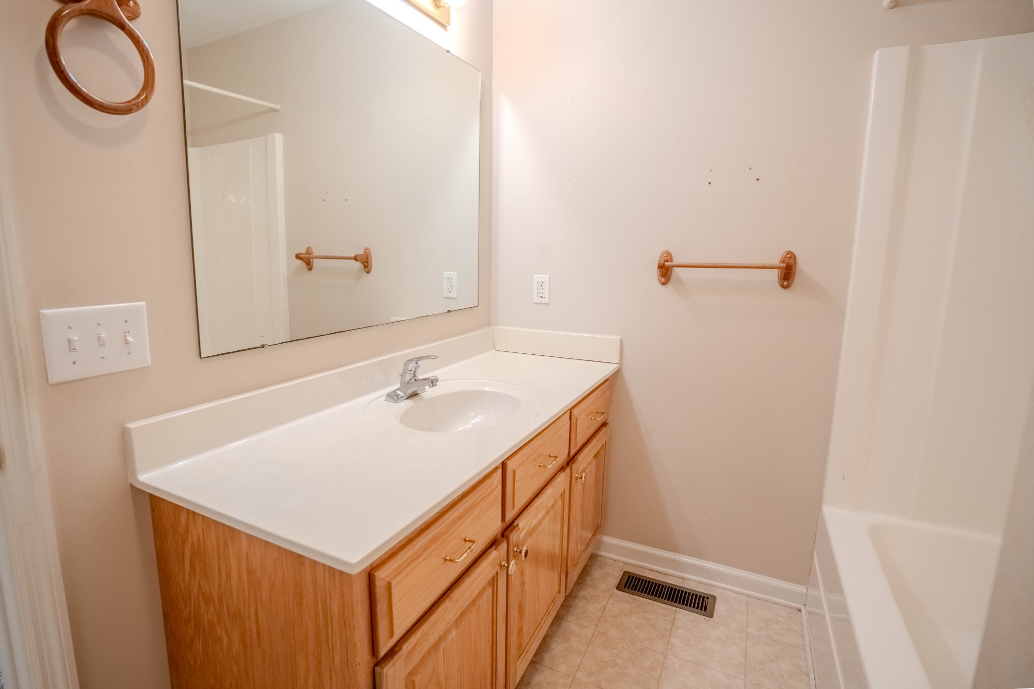 1876 Fall River Rd Property Photo 24