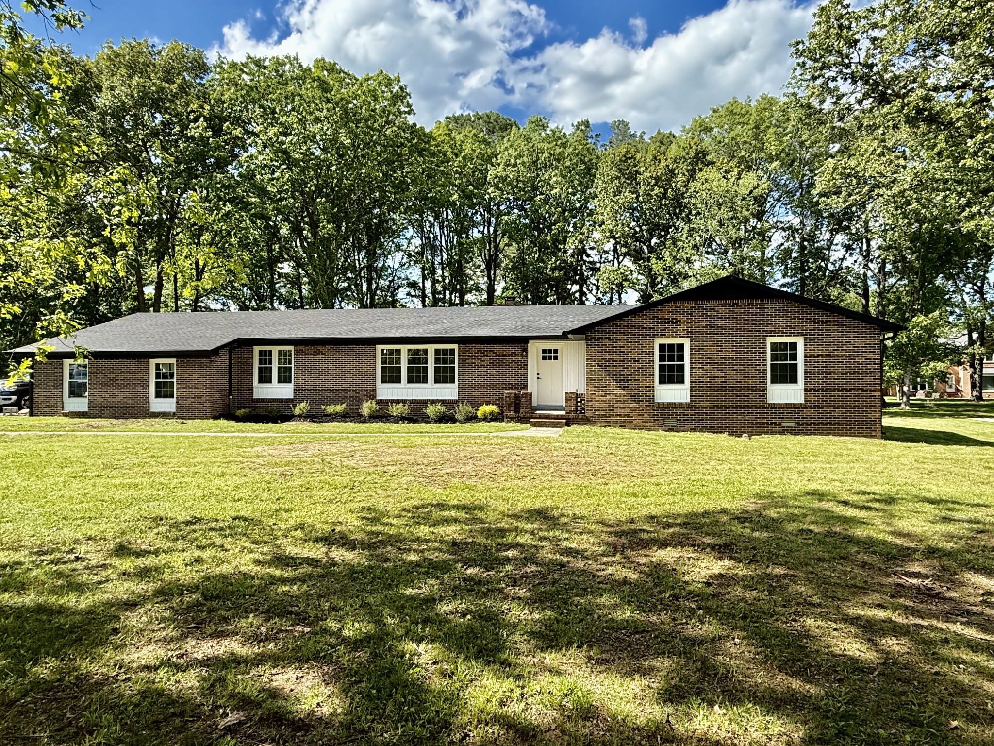 305 Twelve Oaks Rd Property Photo 1