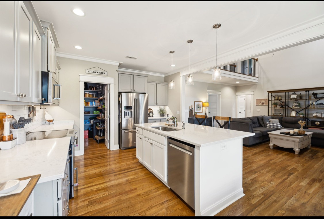802 Licinius Ln Property Photo 17