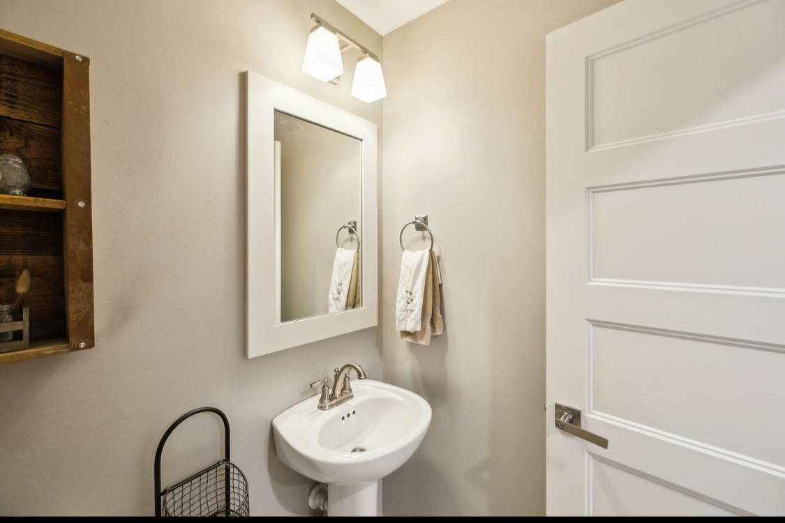 802 Licinius Ln Property Photo 27