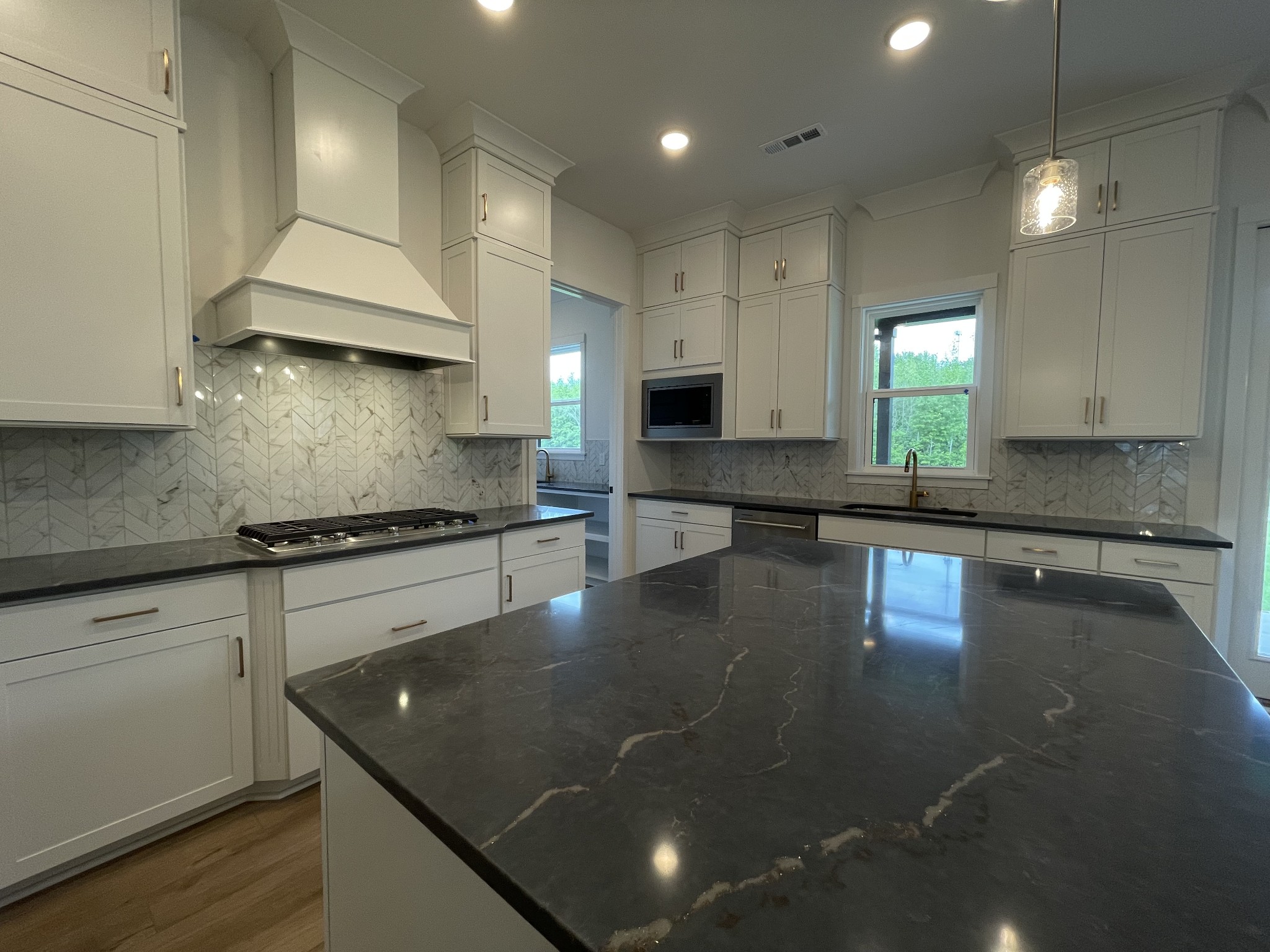 7239 Fiddlers Glen Dr Property Photo 18
