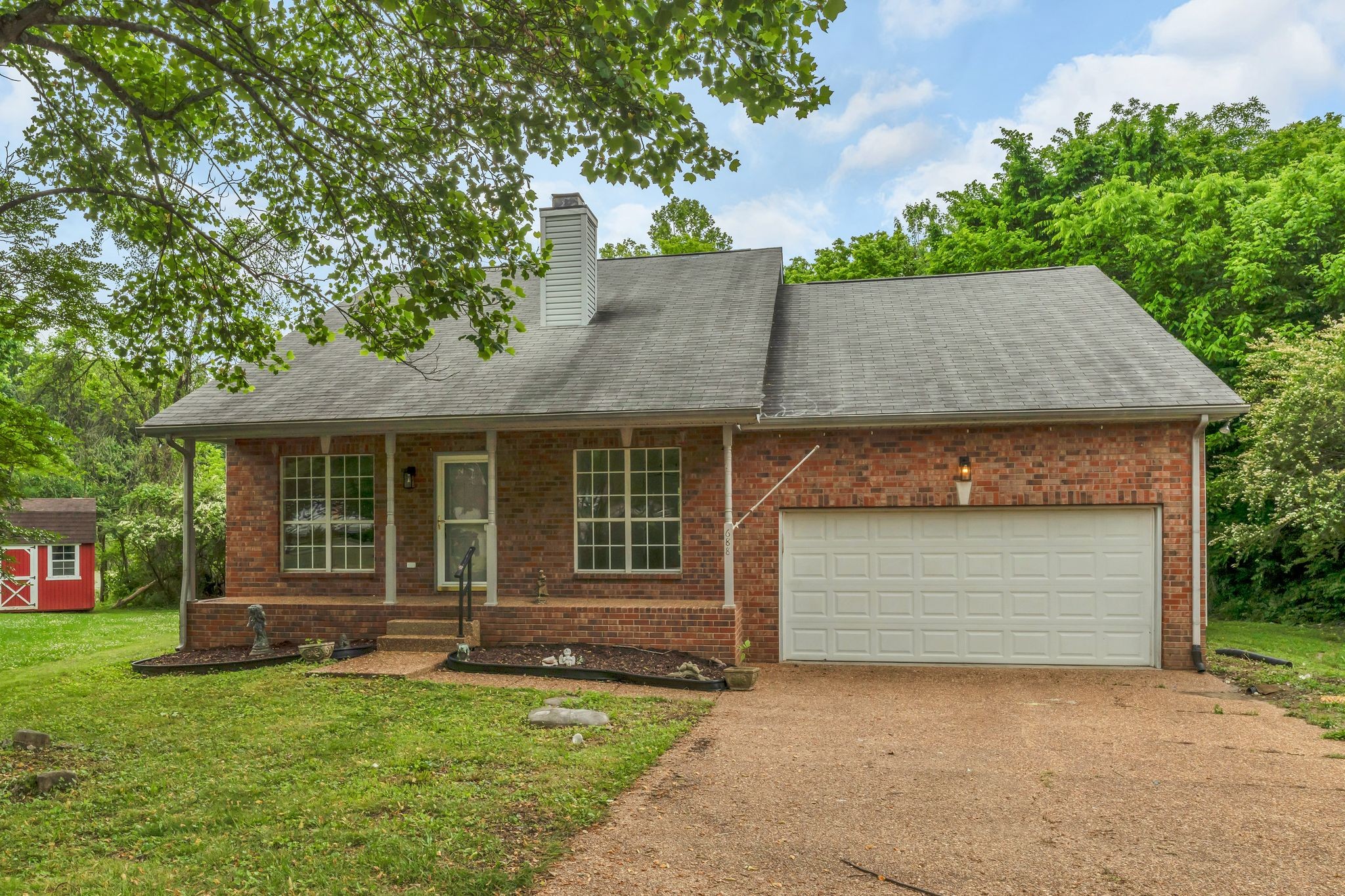 688 Kingsway Dr Property Photo