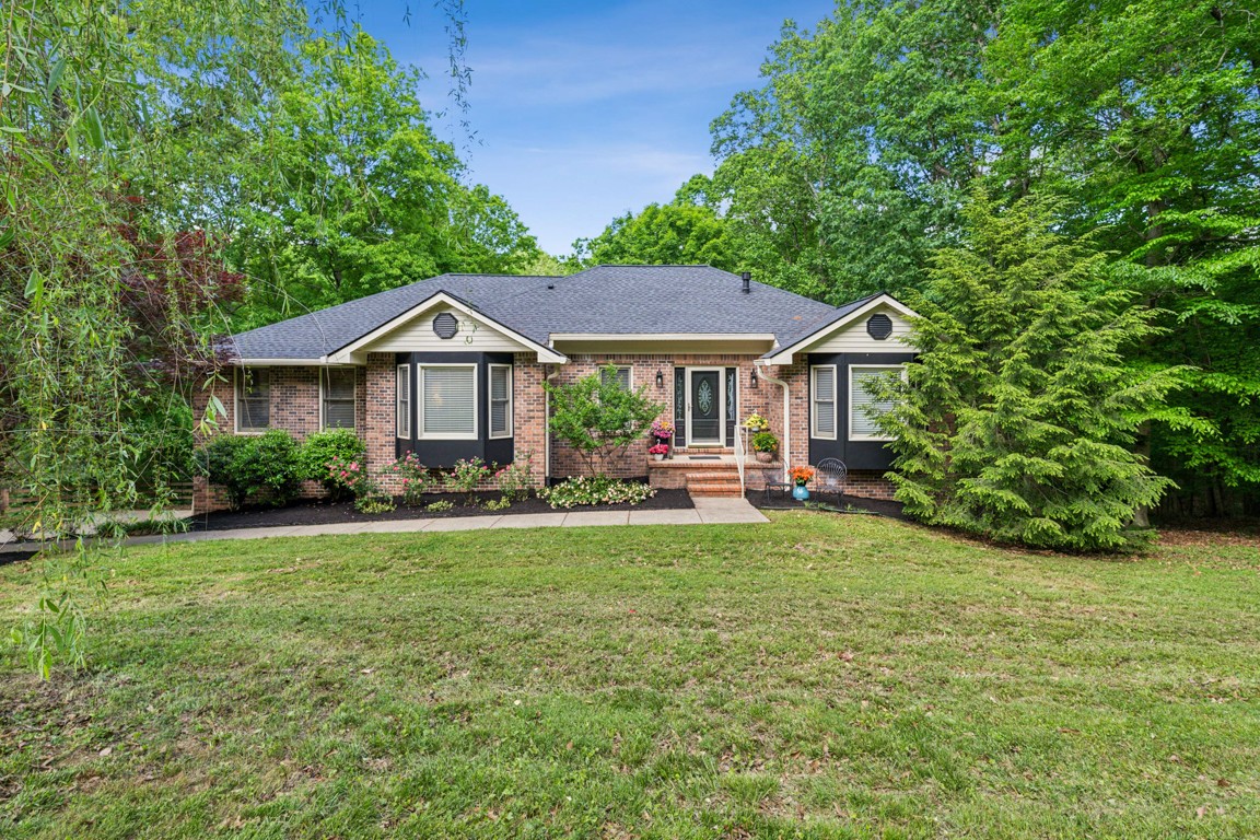 1001 Red Oak Dr Property Photo 1
