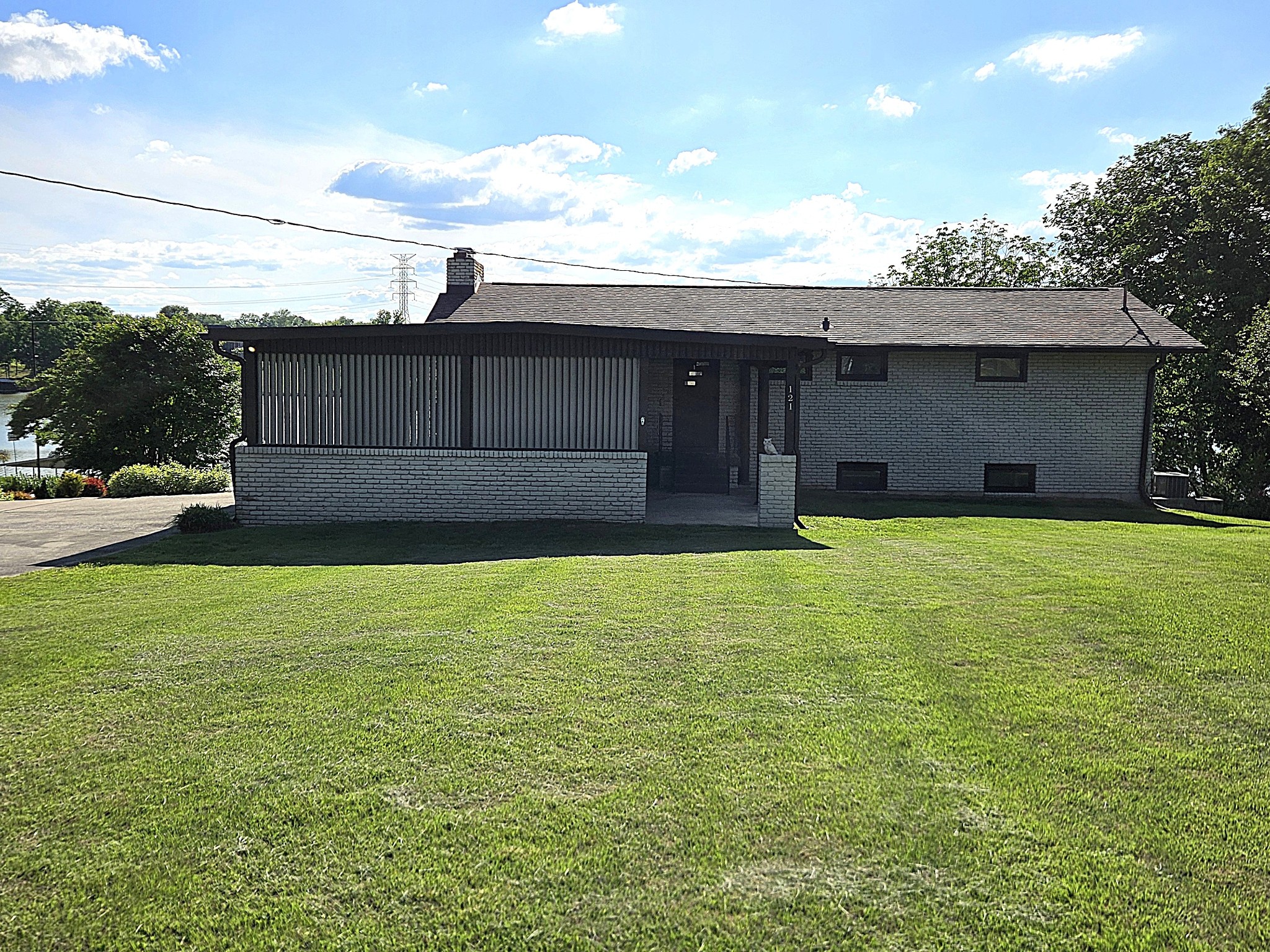121 Lake Point Dr Property Photo 4