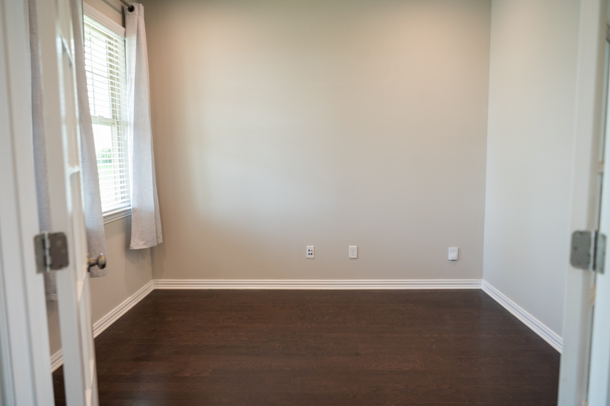 3005 Montrose Ln Property Photo 5