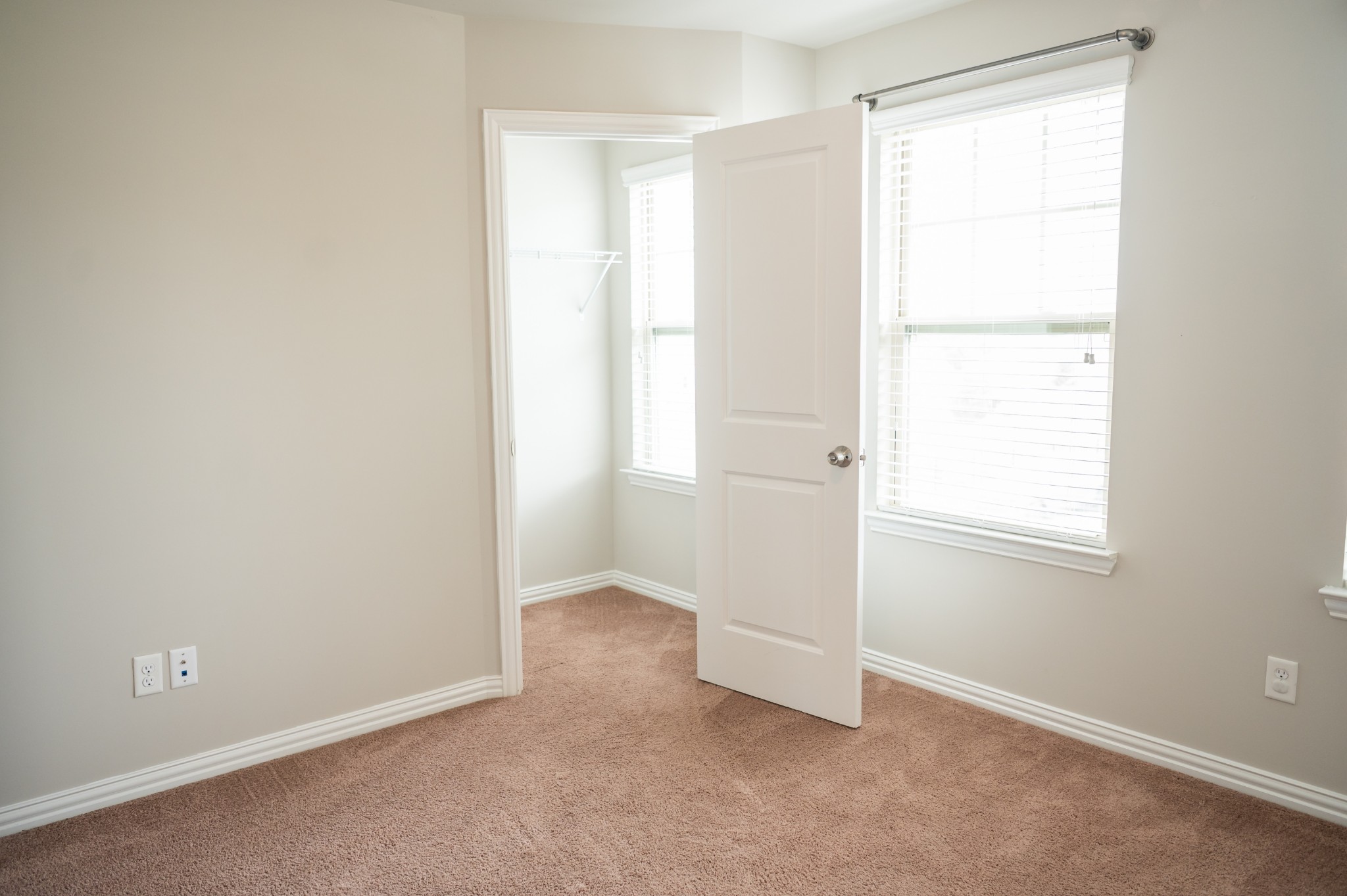 3005 Montrose Ln Property Photo 24