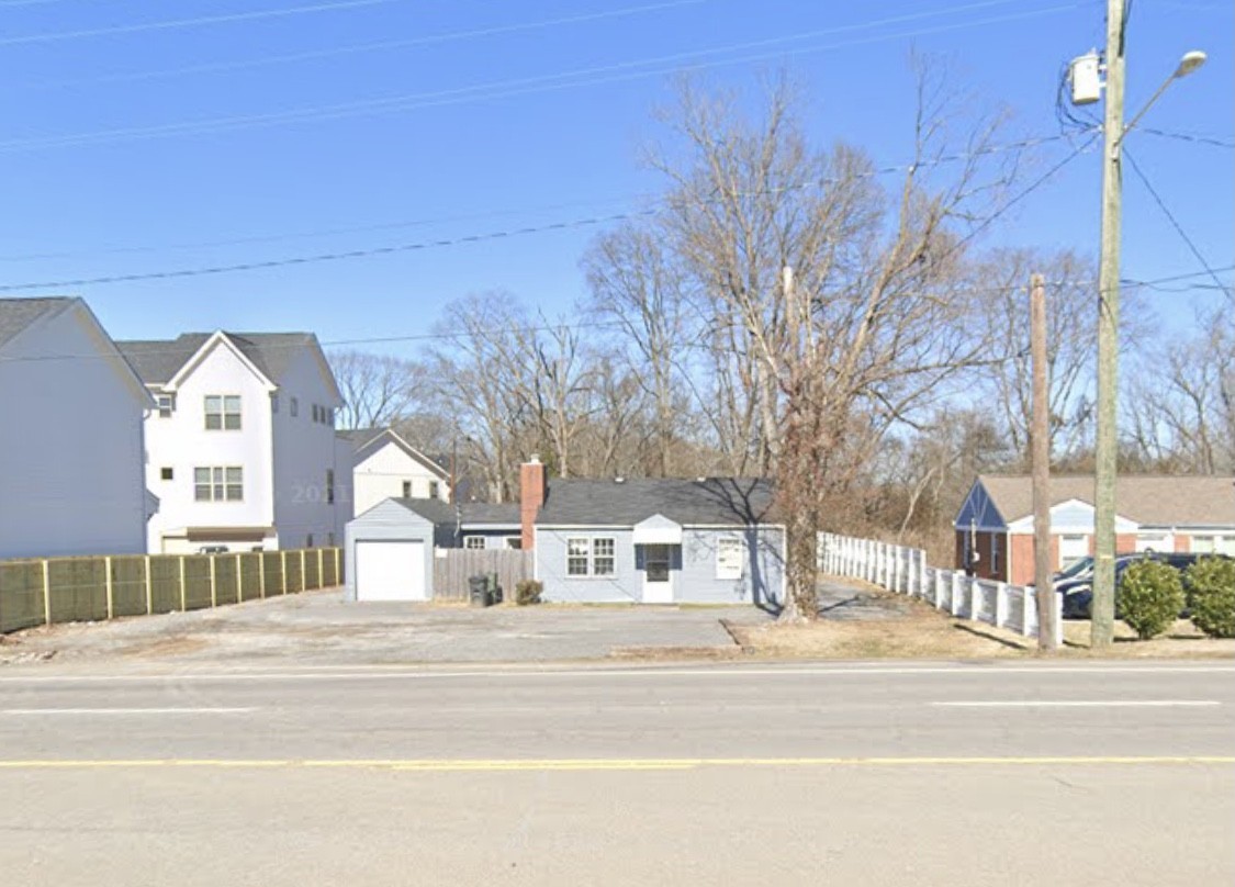 94 Thompson Ln Property Photo