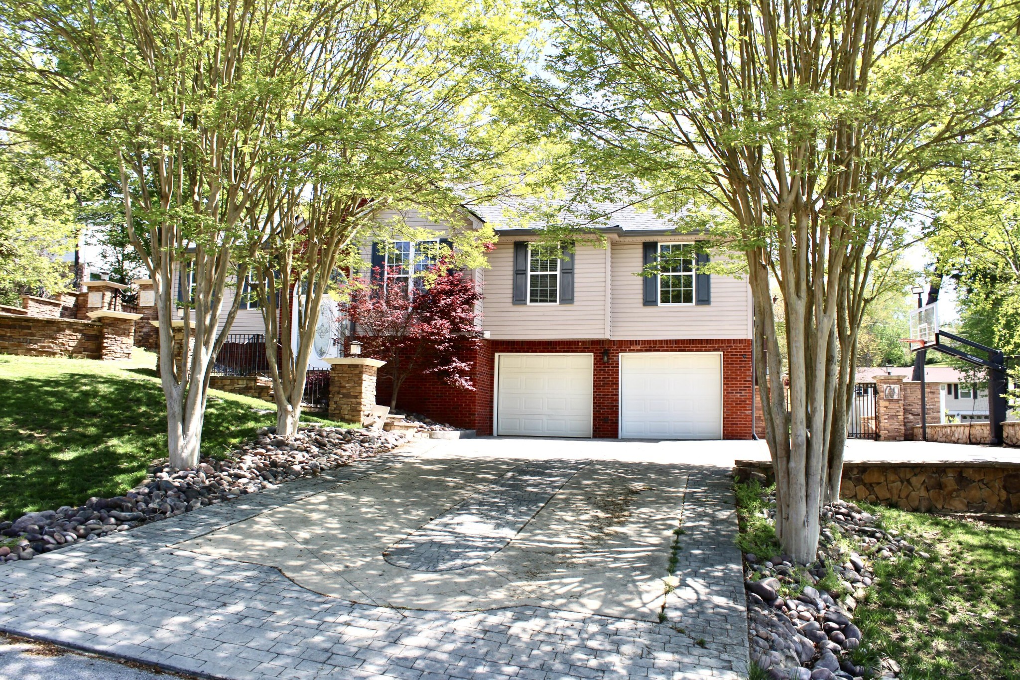 2119 Collins Lane Property Photo 1