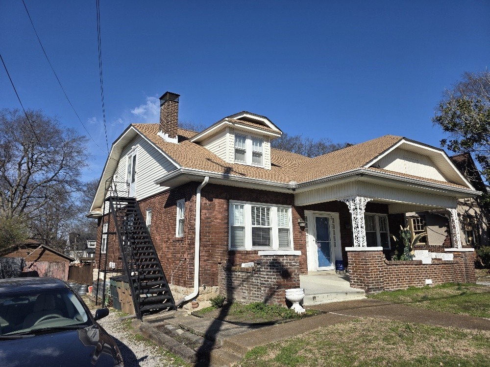 2112b Ashwood Avenue Property Photo