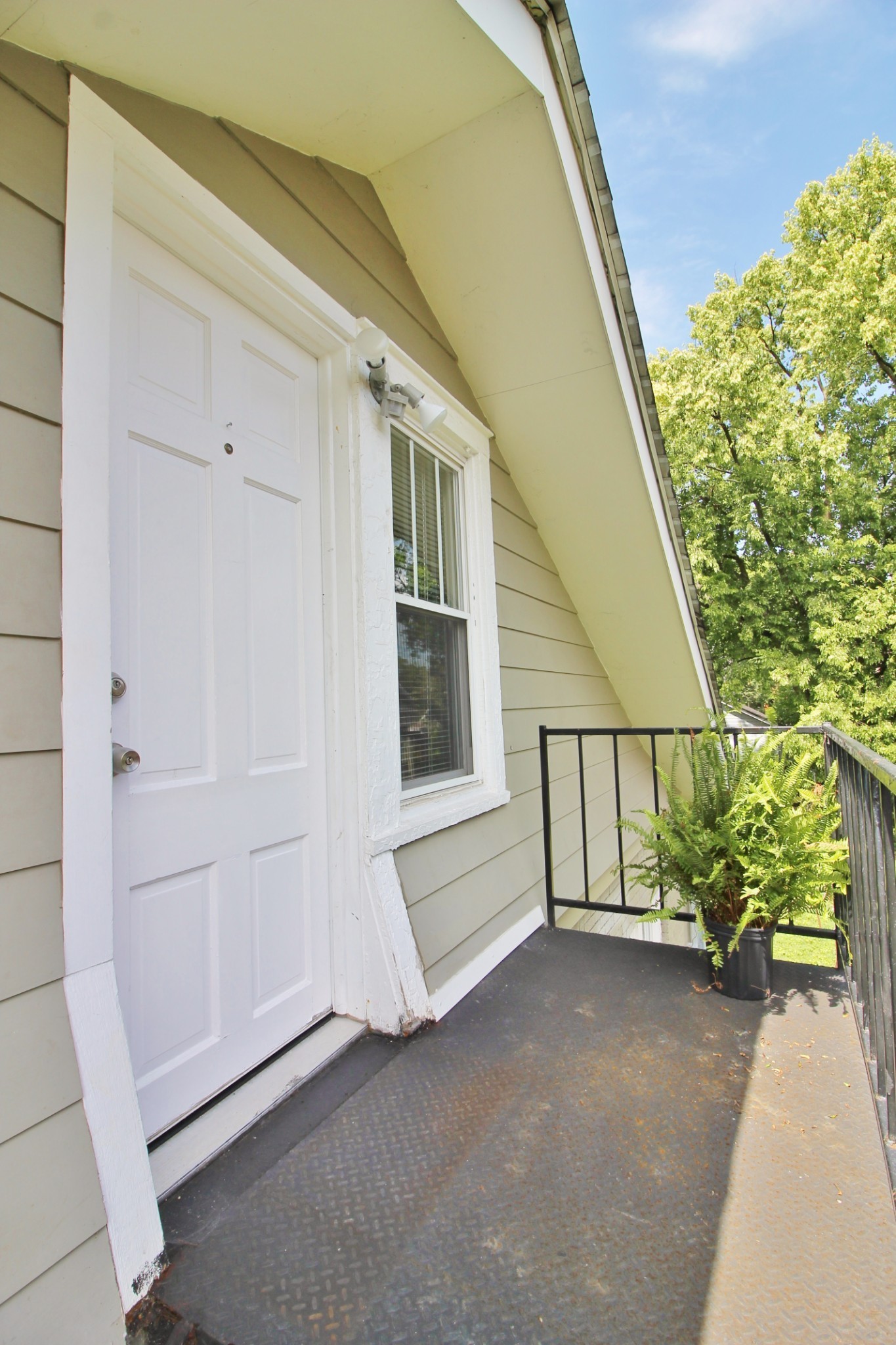 1711 Villa Pl Property Photo 5