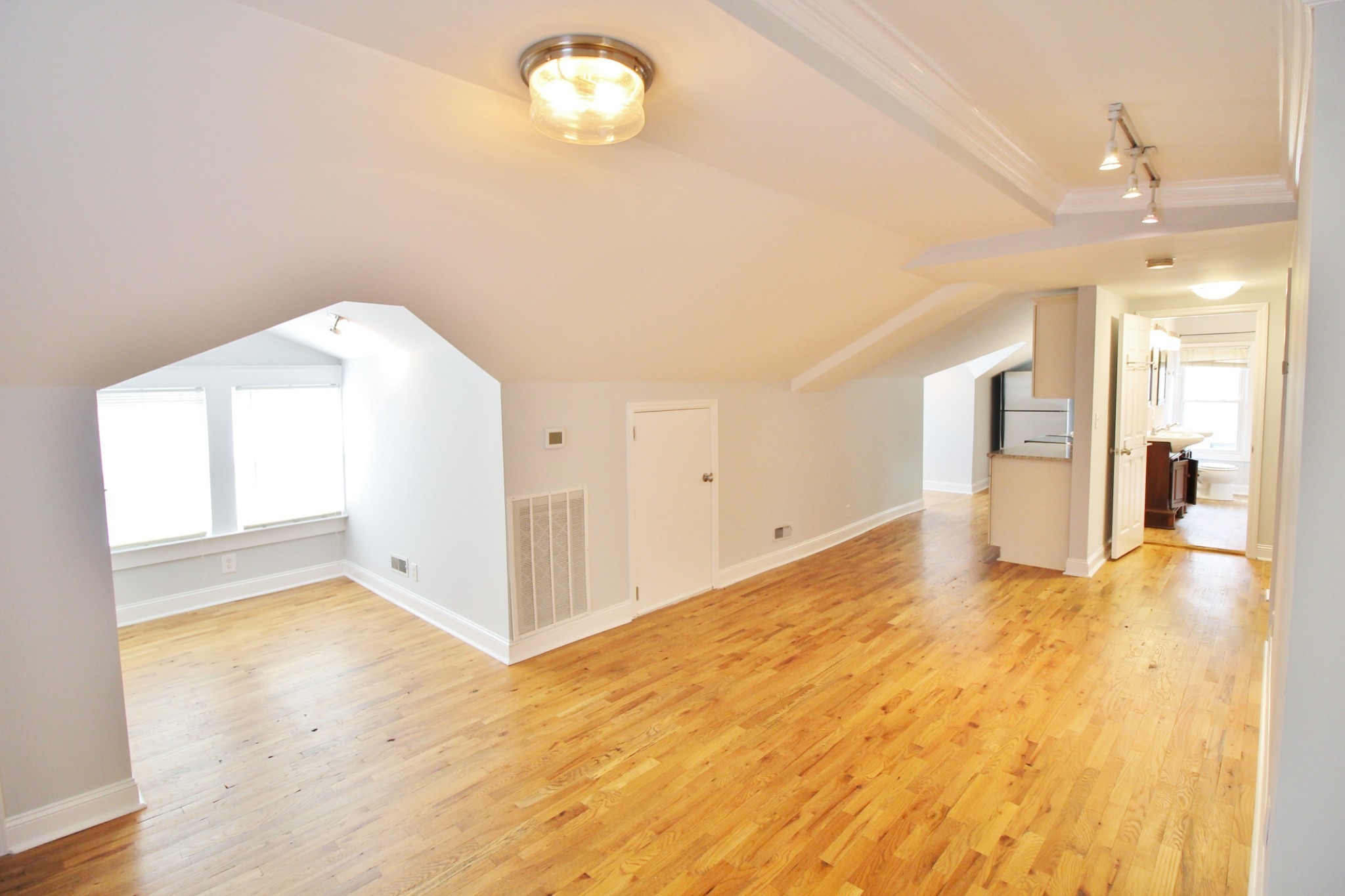 1711 Villa Pl Property Photo 8