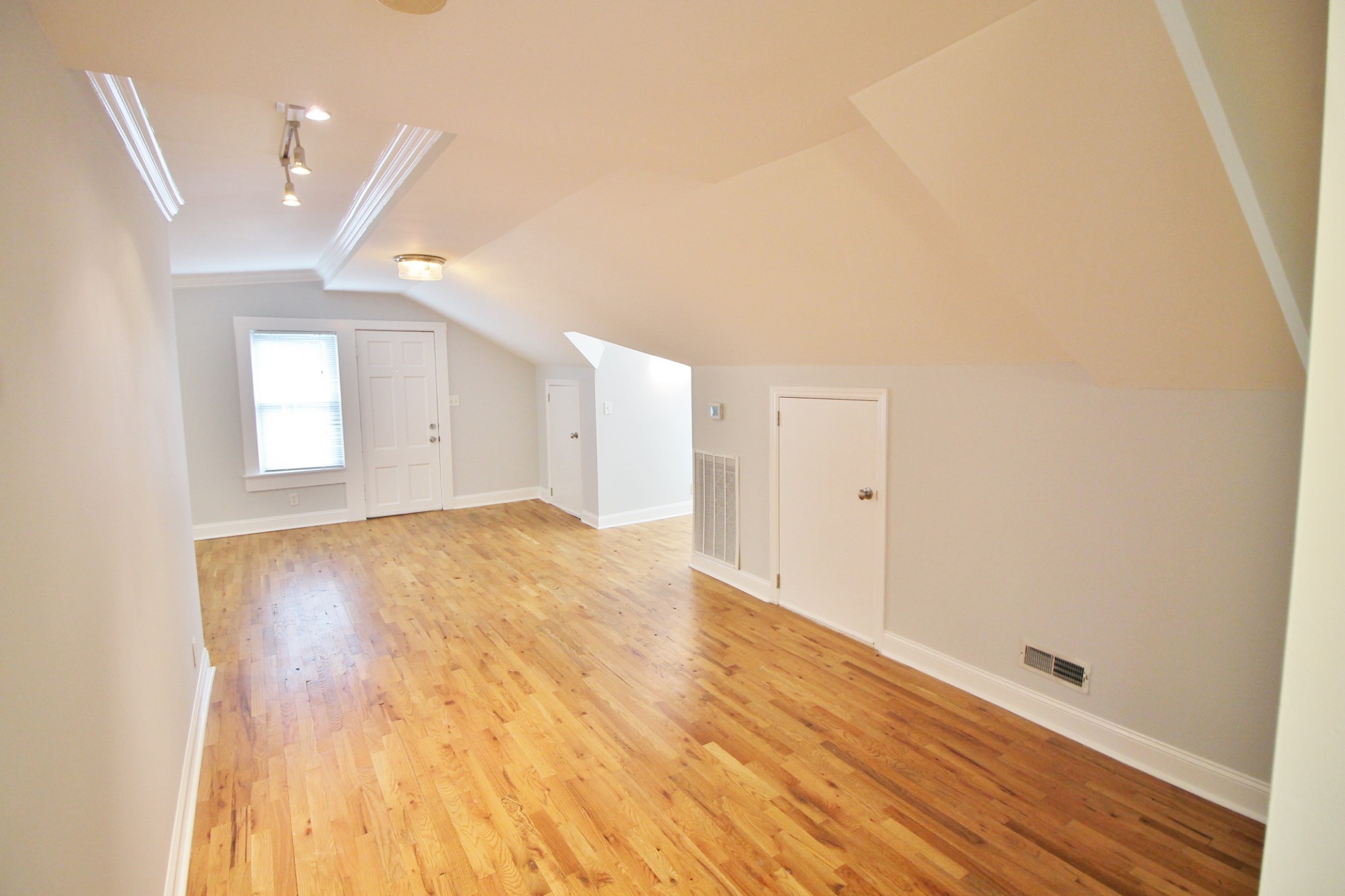1711 Villa Pl Property Photo 10