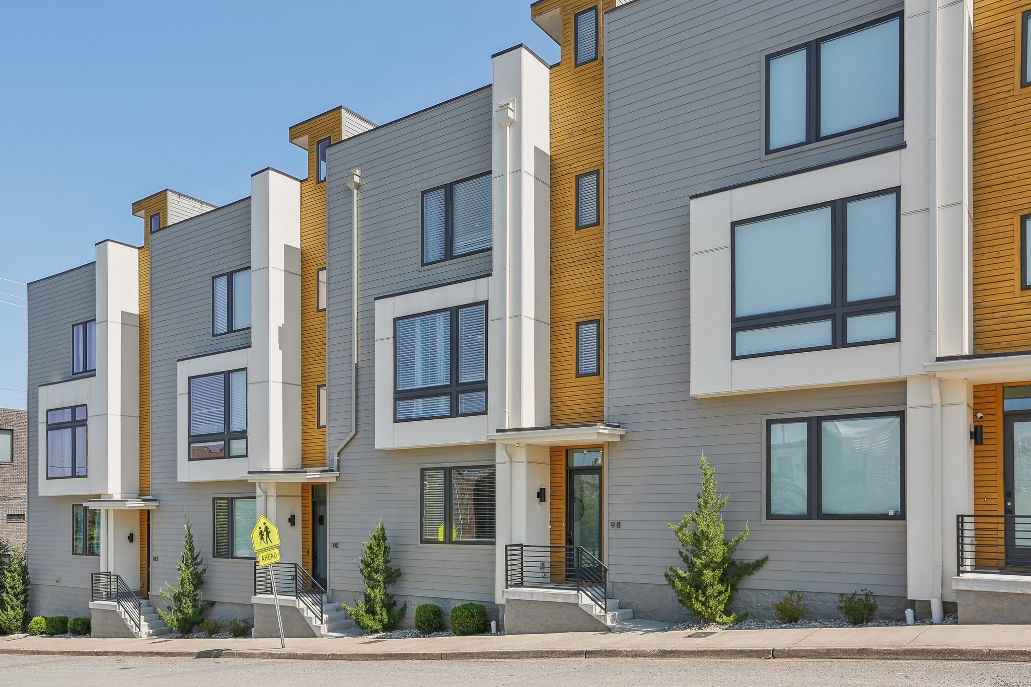 98 N 8th St Property Photo 1