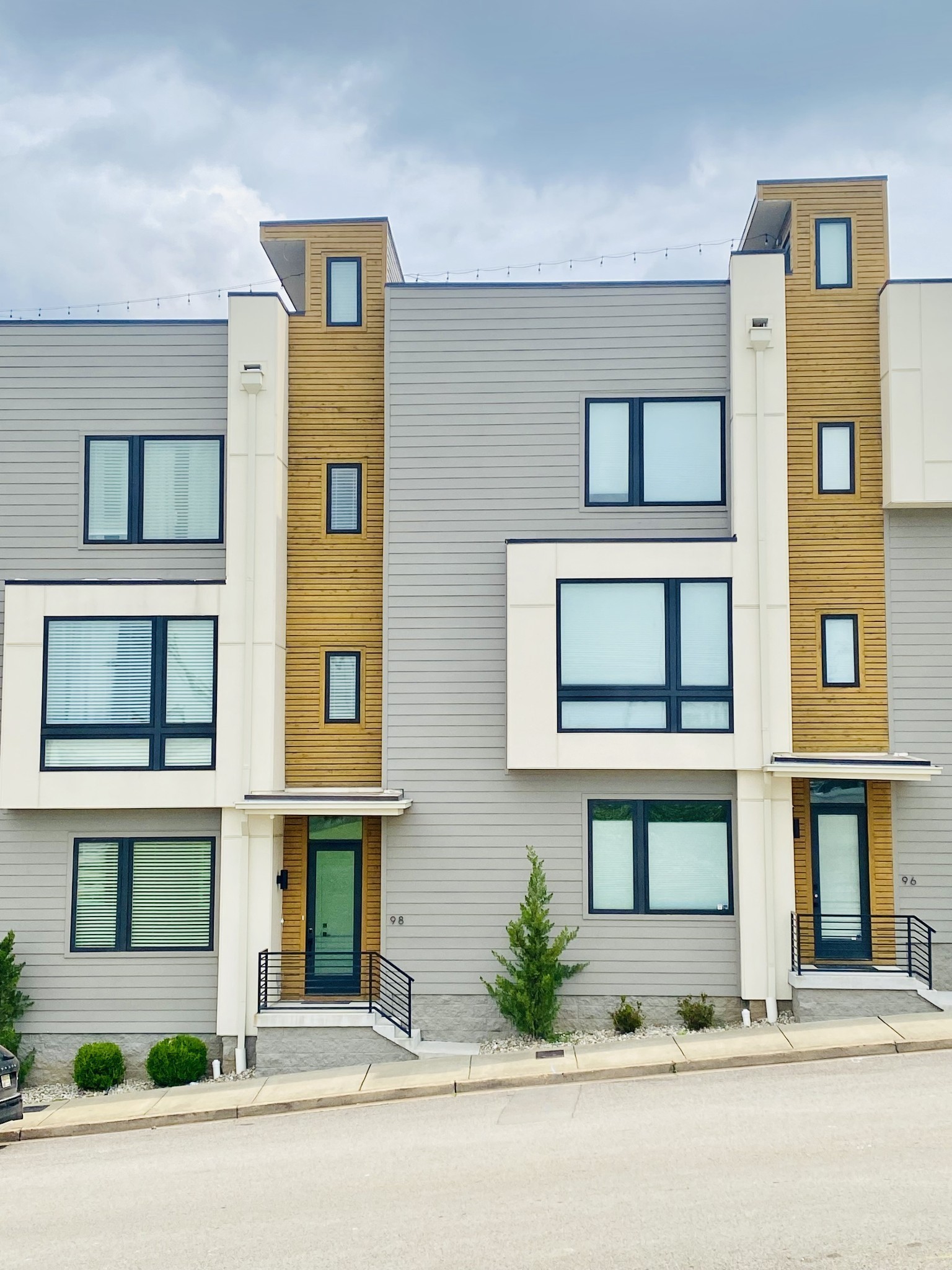 98 N 8th St Property Photo 3