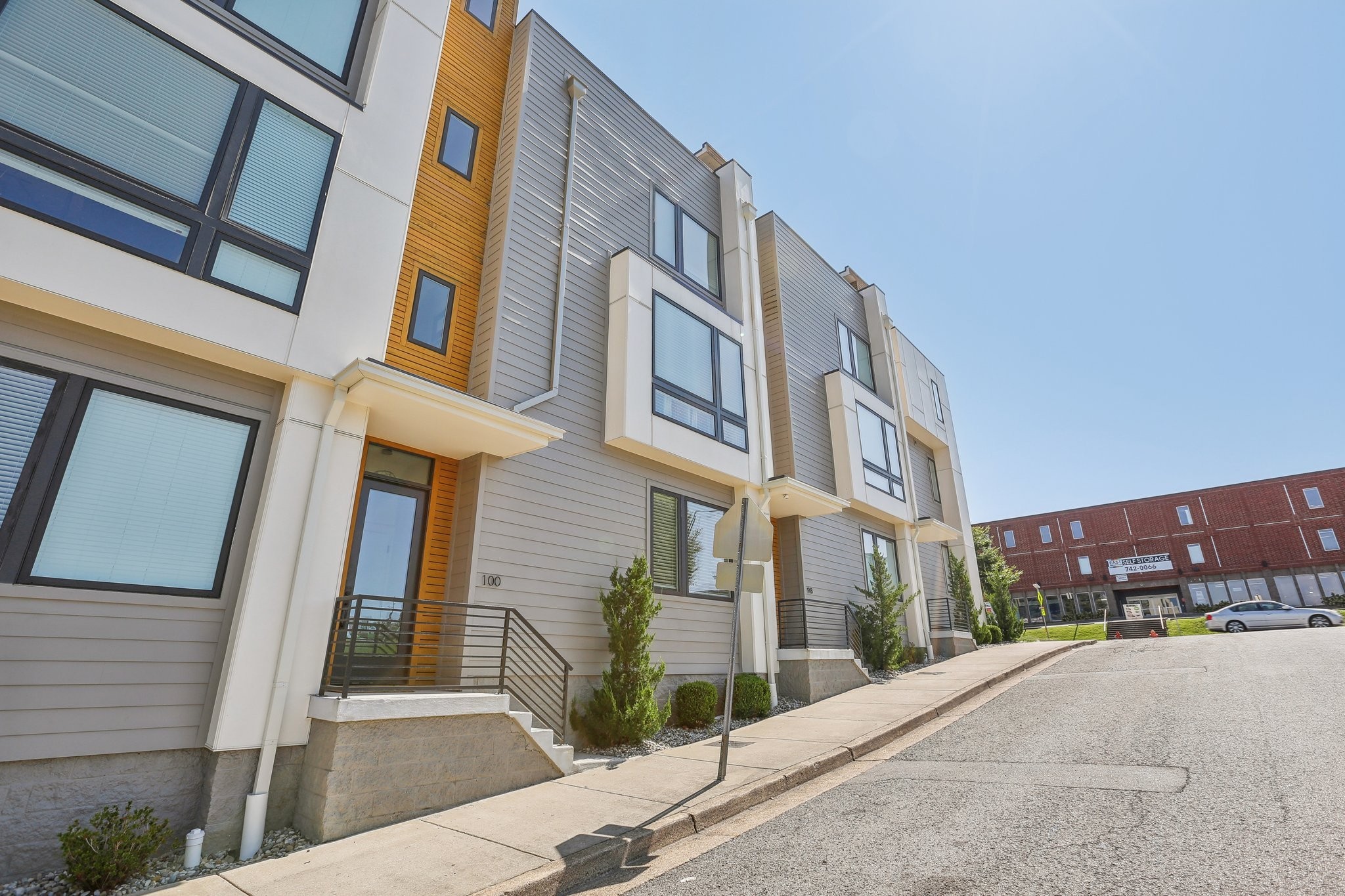 98 N 8th St Property Photo 4