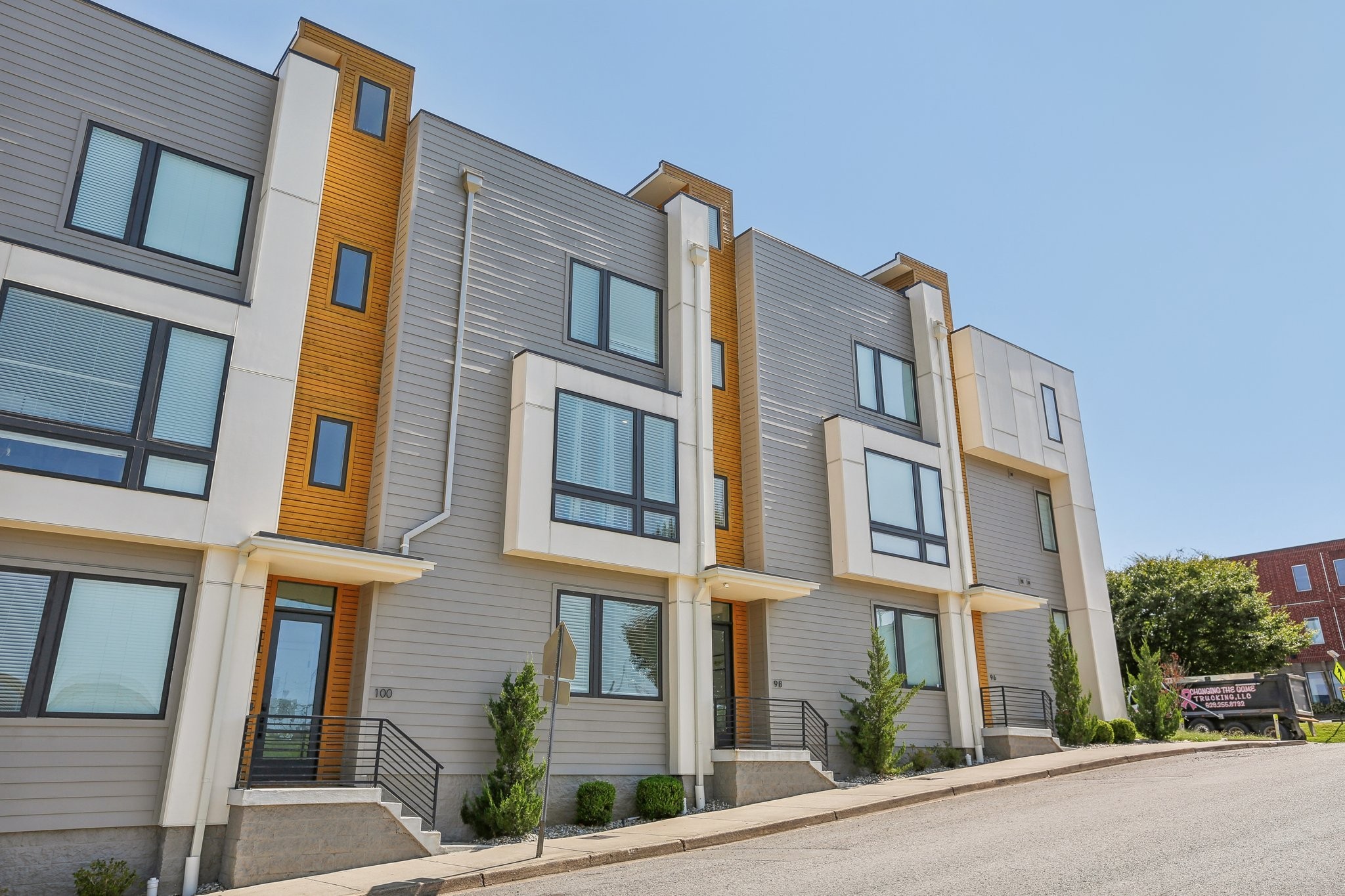 98 N 8th St Property Photo 5