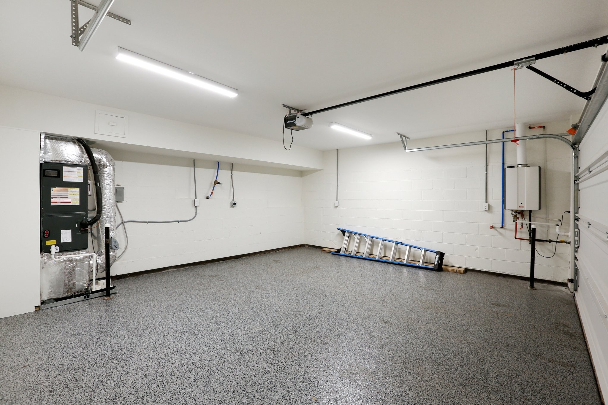 98 N 8th St Property Photo 56