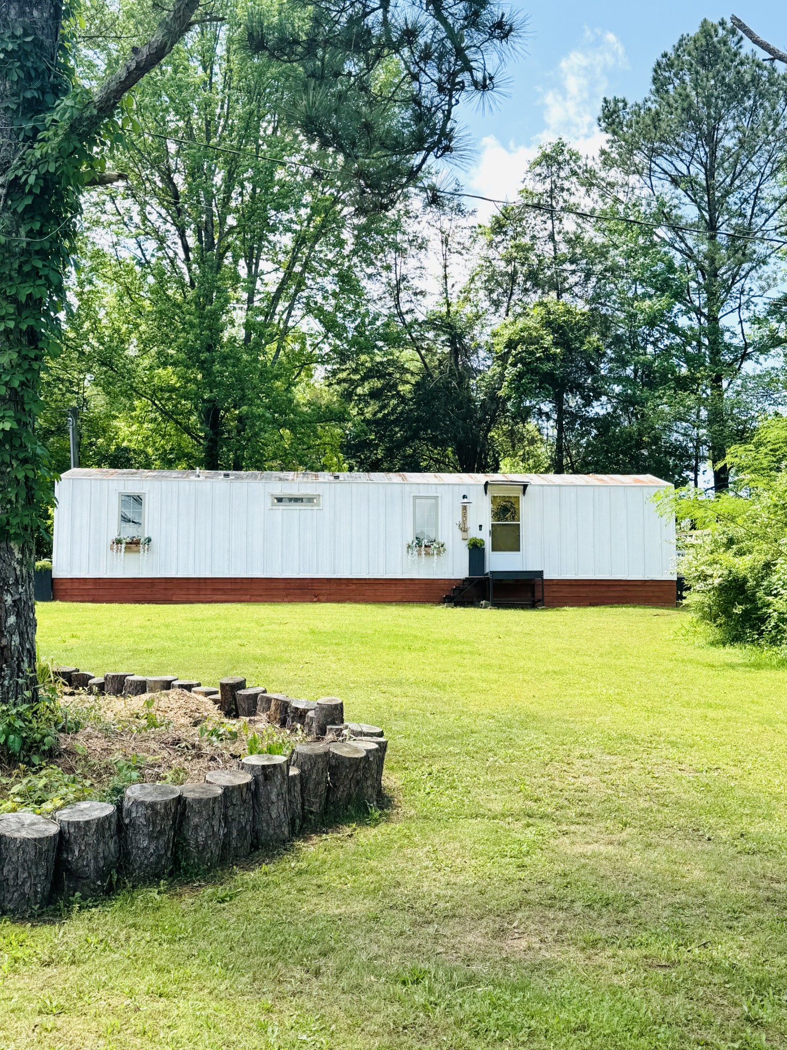 351 River Dr Property Photo