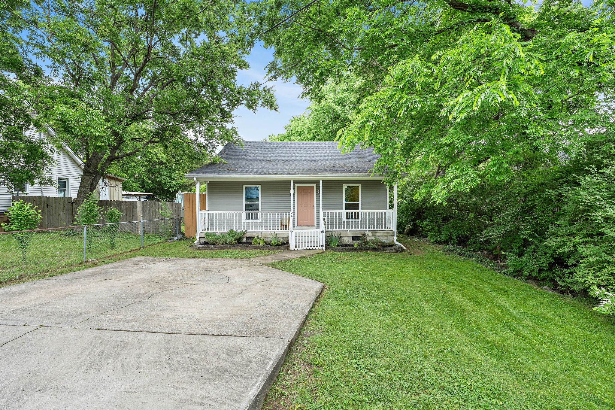 128 Mcarthur Dr Property Photo 2