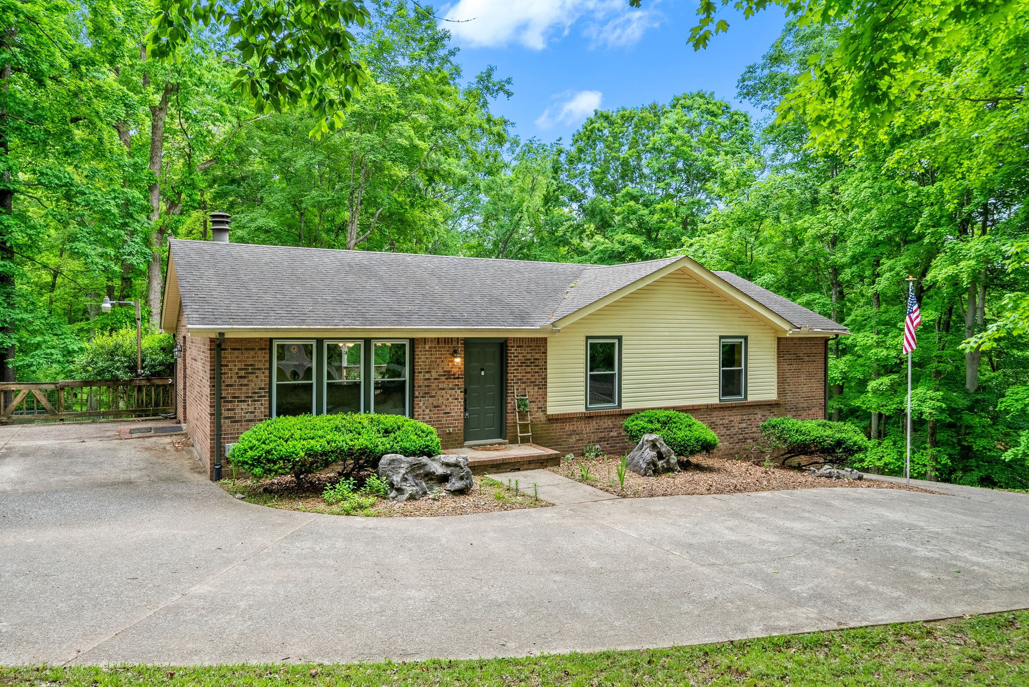 826 Dunbar Cave Rd Property Photo 4