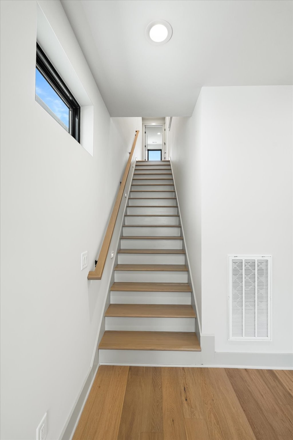 2010a 9th Ave, N Property Photo 6