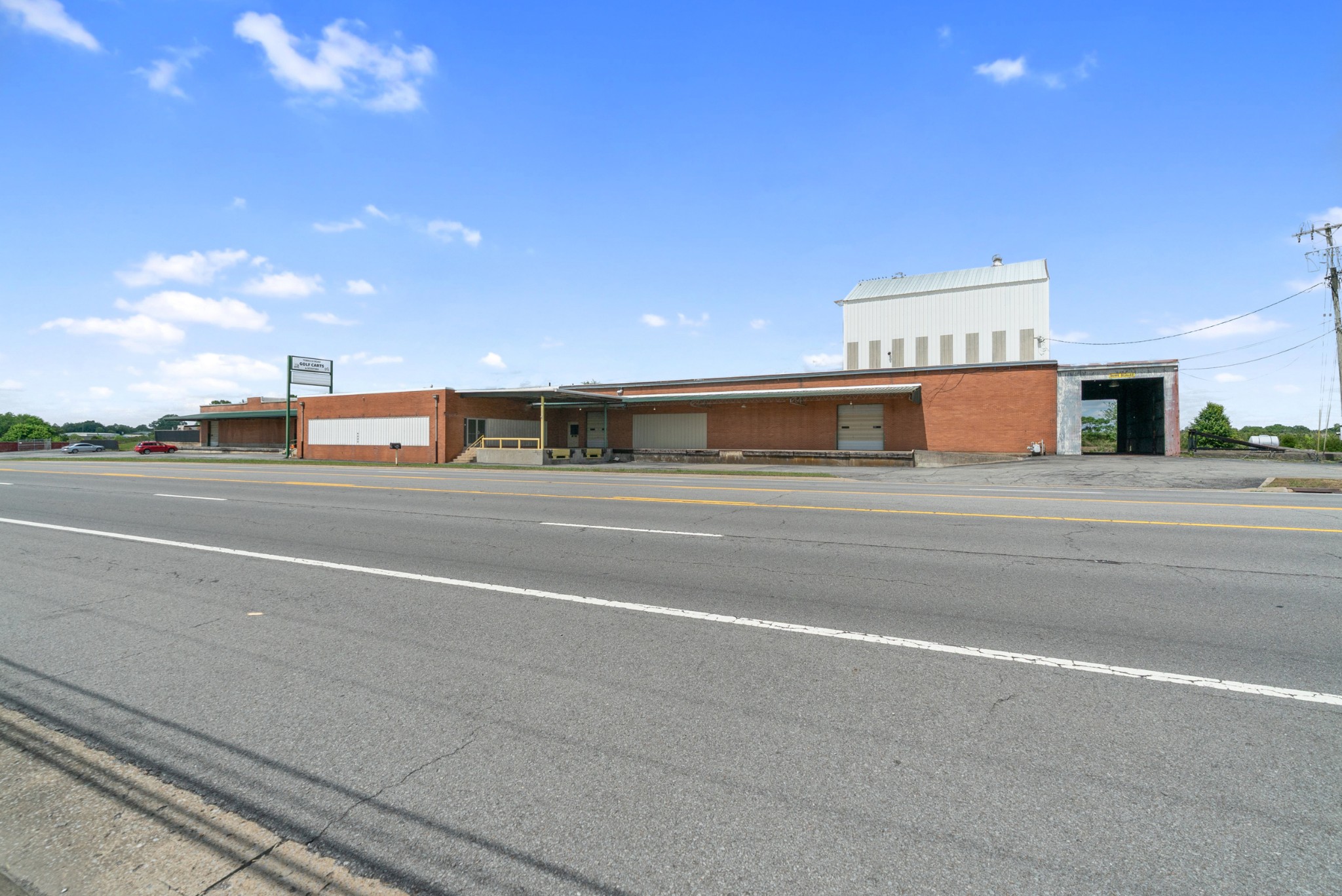 4000 Memorial Blvd Property Photo 1