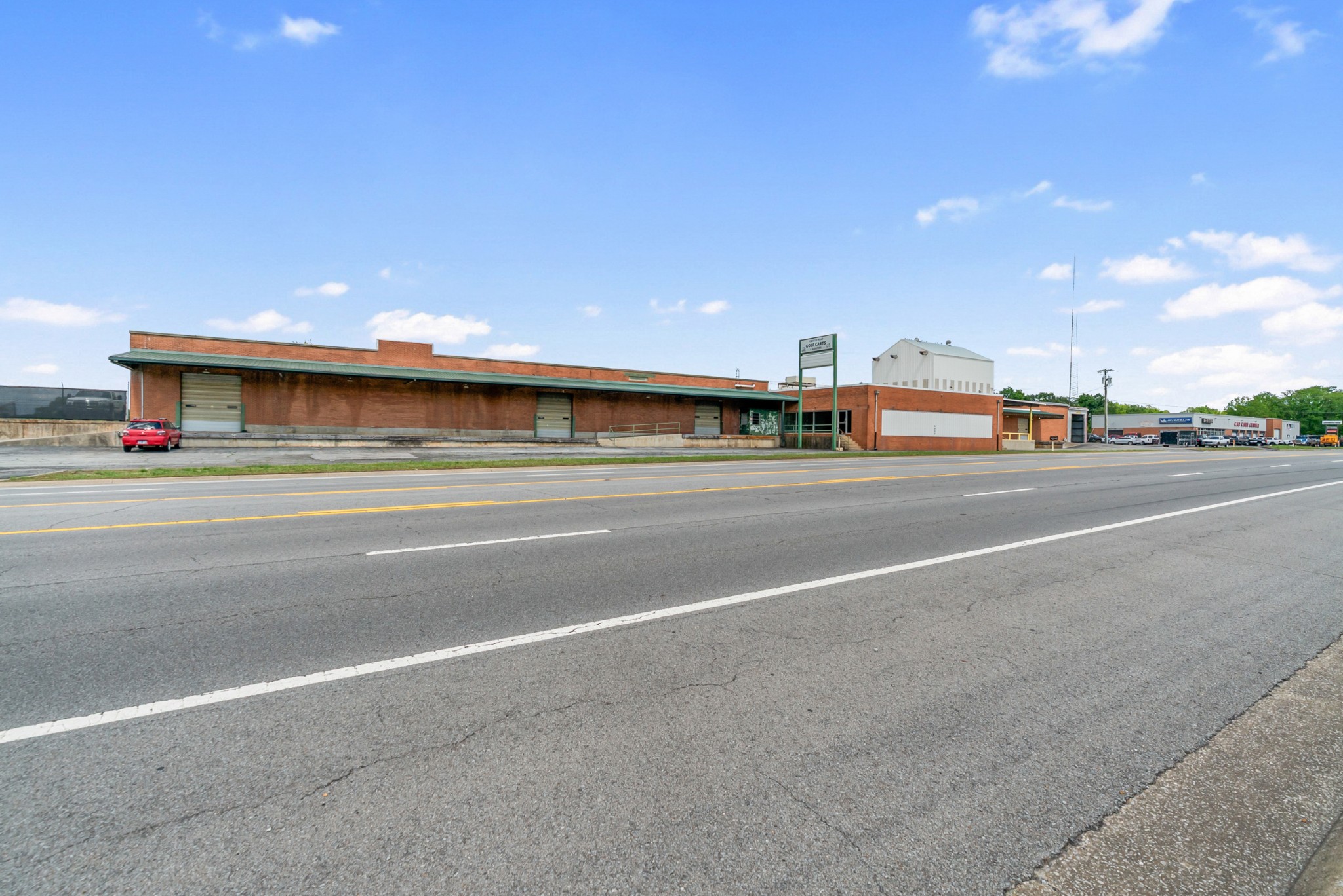4000 Memorial Blvd Property Photo 4