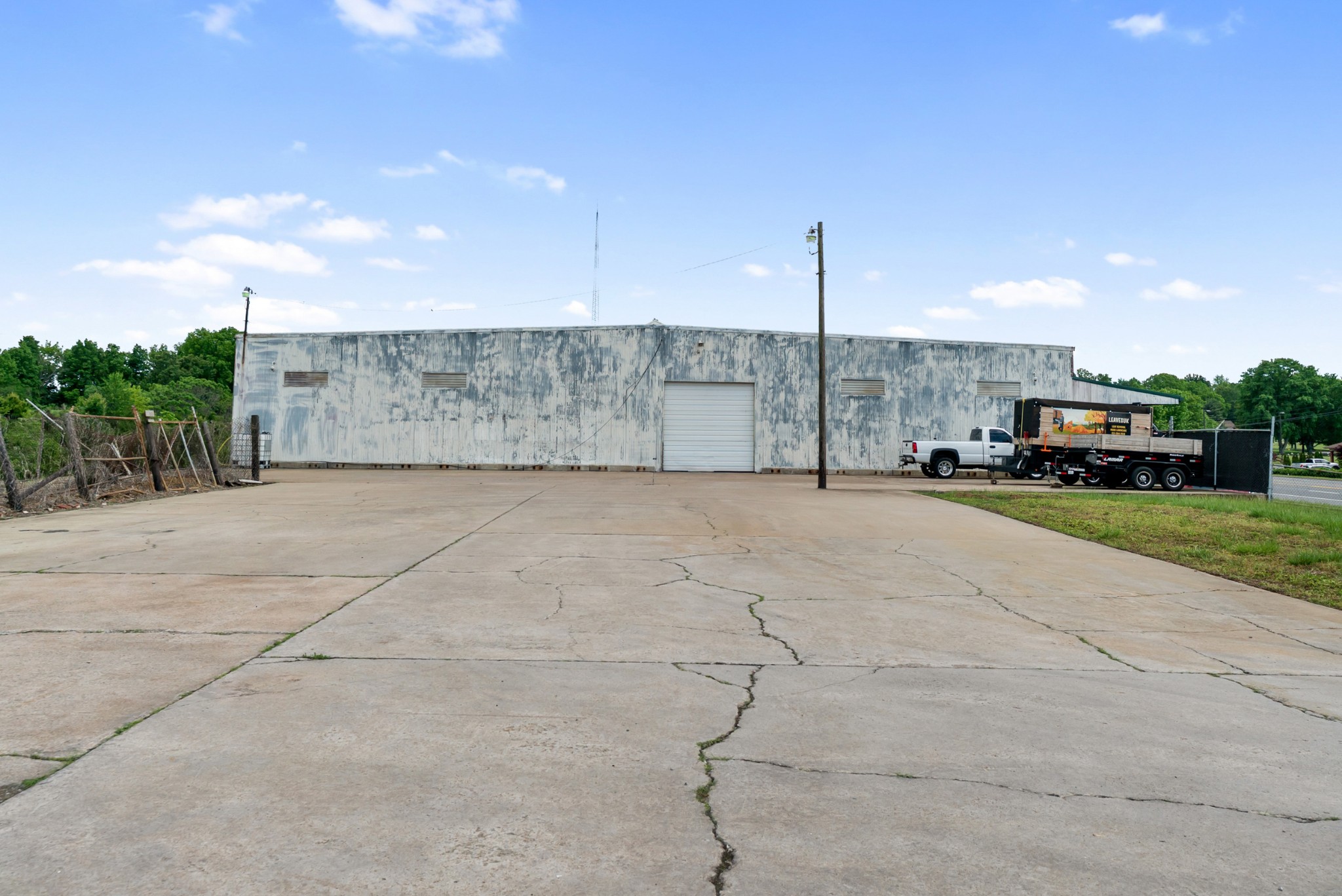 4000 Memorial Blvd Property Photo 8