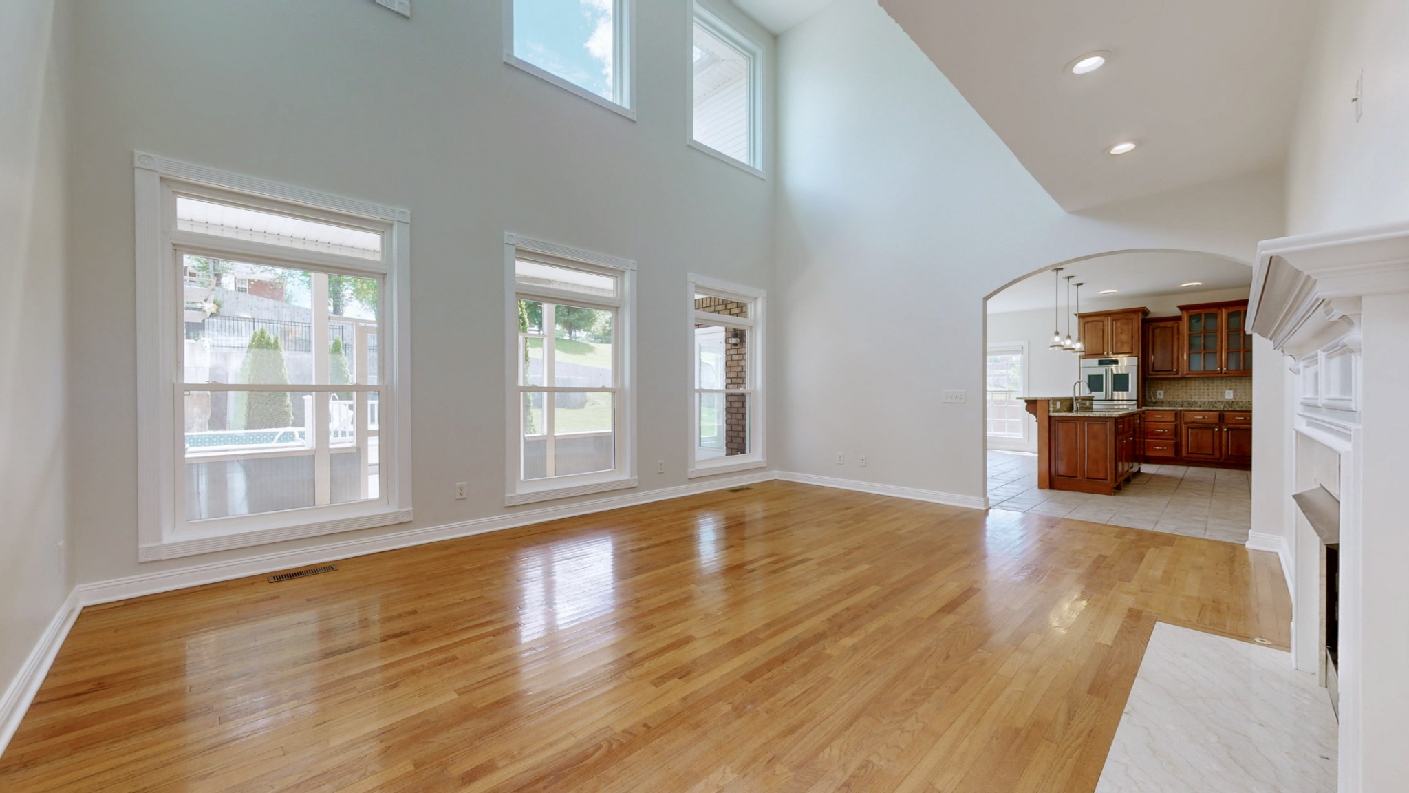 4050 Oak Pointe Dr Property Photo 4