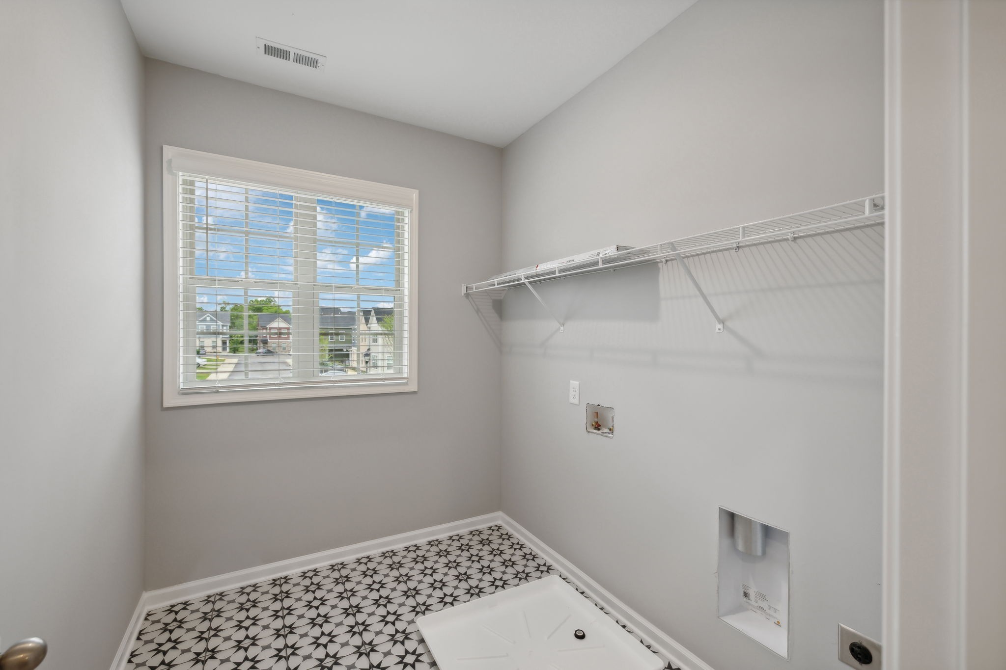 327 Carver Connection Property Photo 11